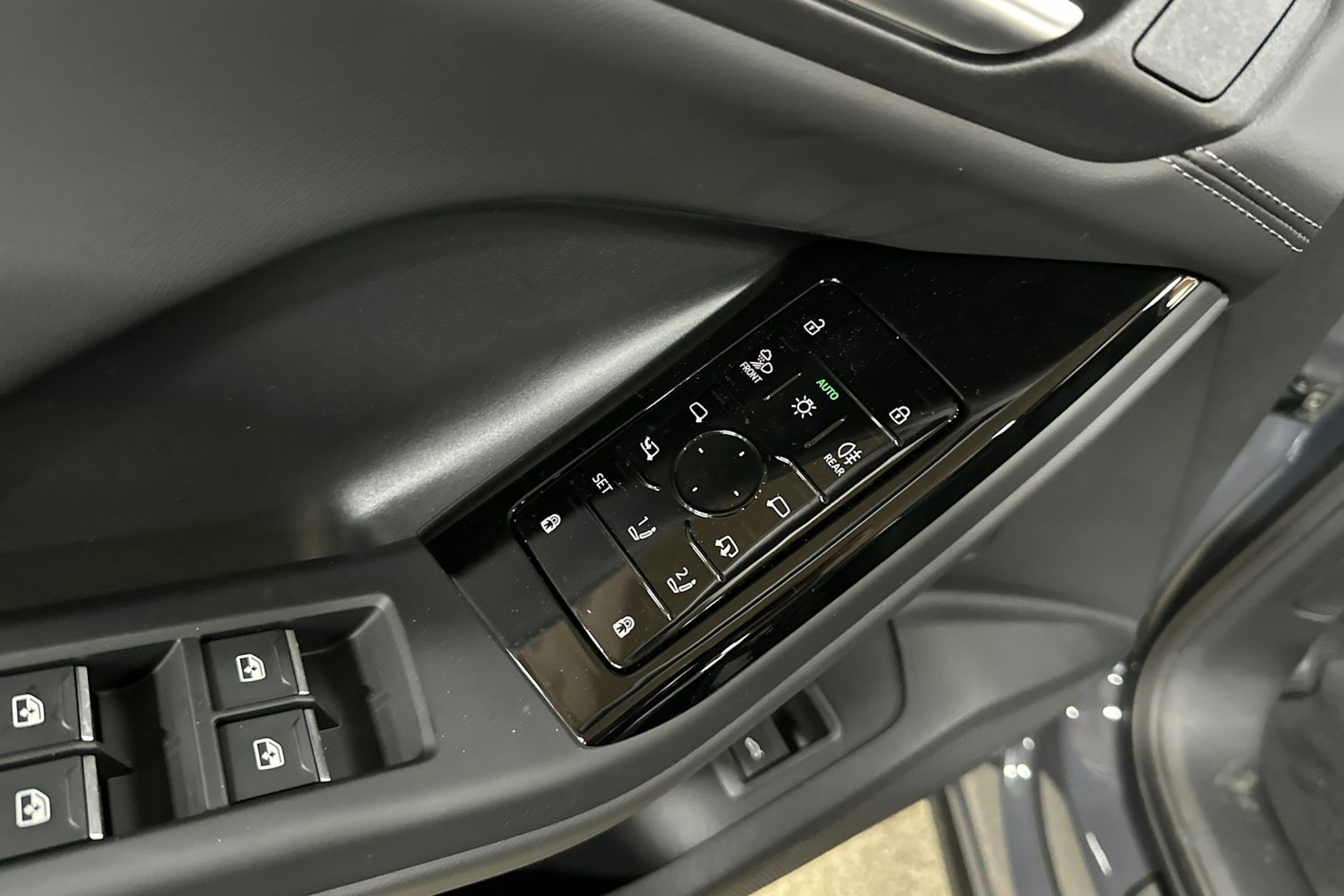 harmaa Audi Q6 e-tron 2025 kuva 15.