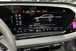 harmaa Audi Q6 e-tron 2025 kuva 16.
