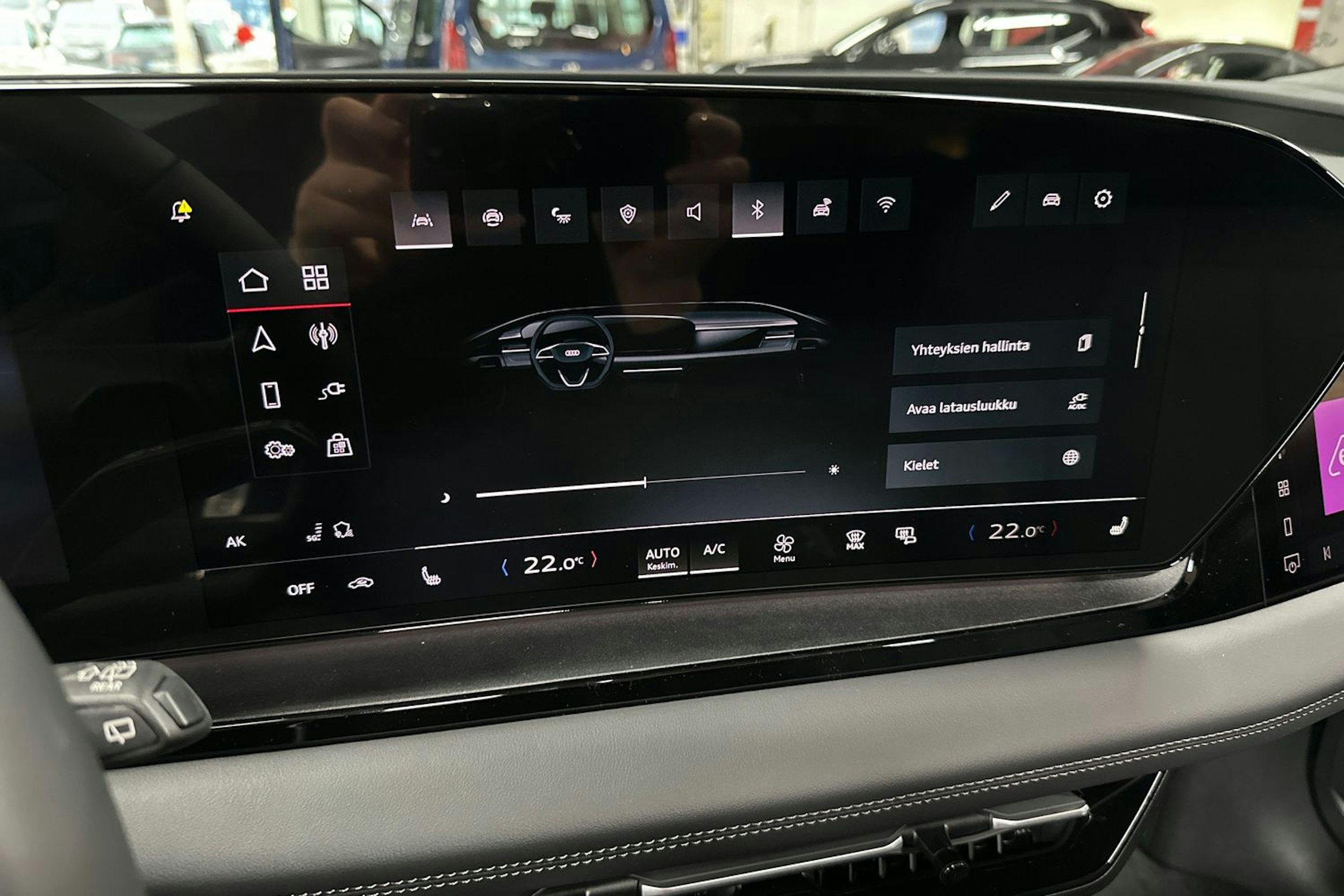 harmaa Audi Q6 e-tron 2025 kuva 23.