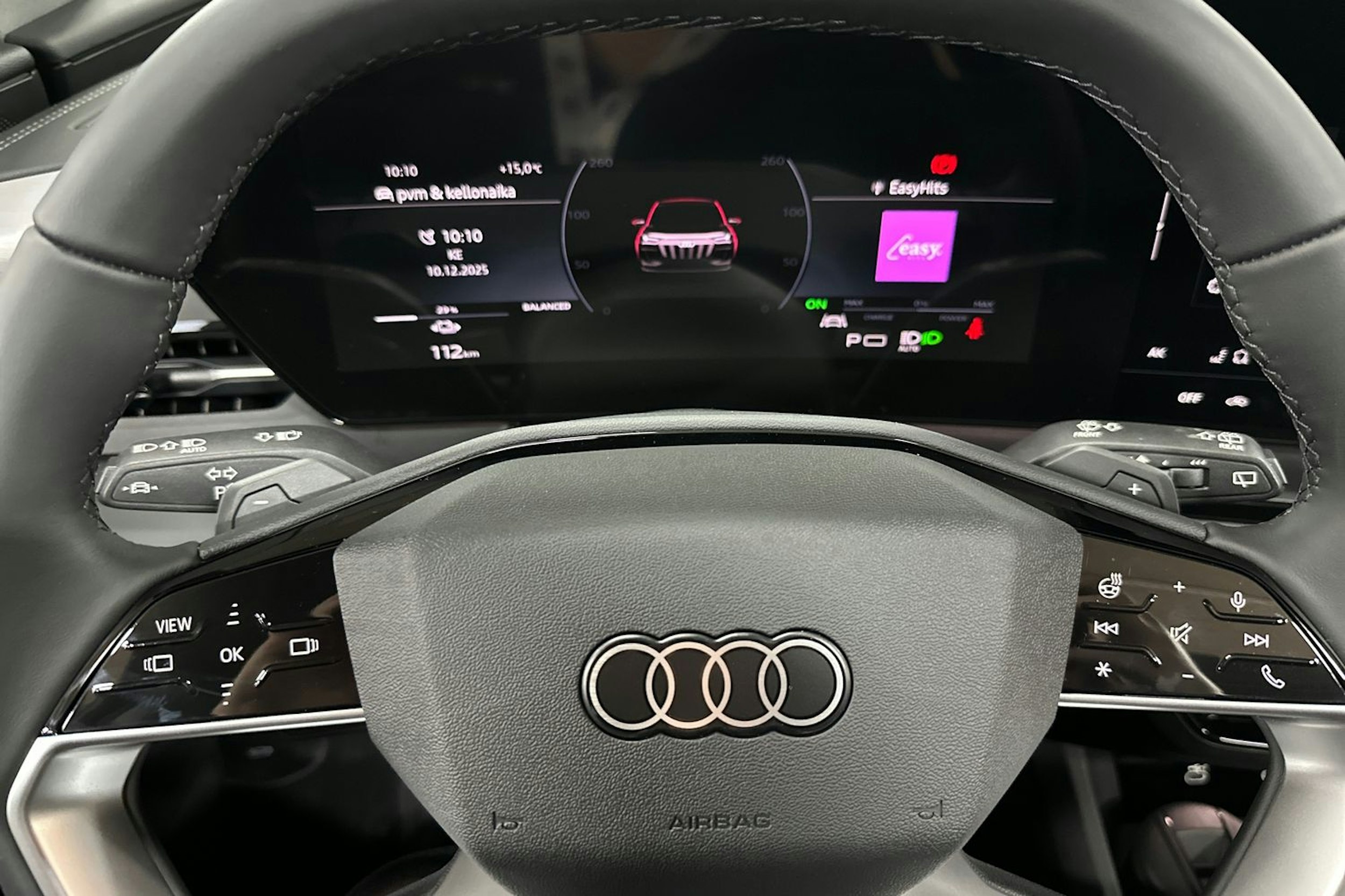 harmaa Audi Q6 e-tron 2025 kuva 24.