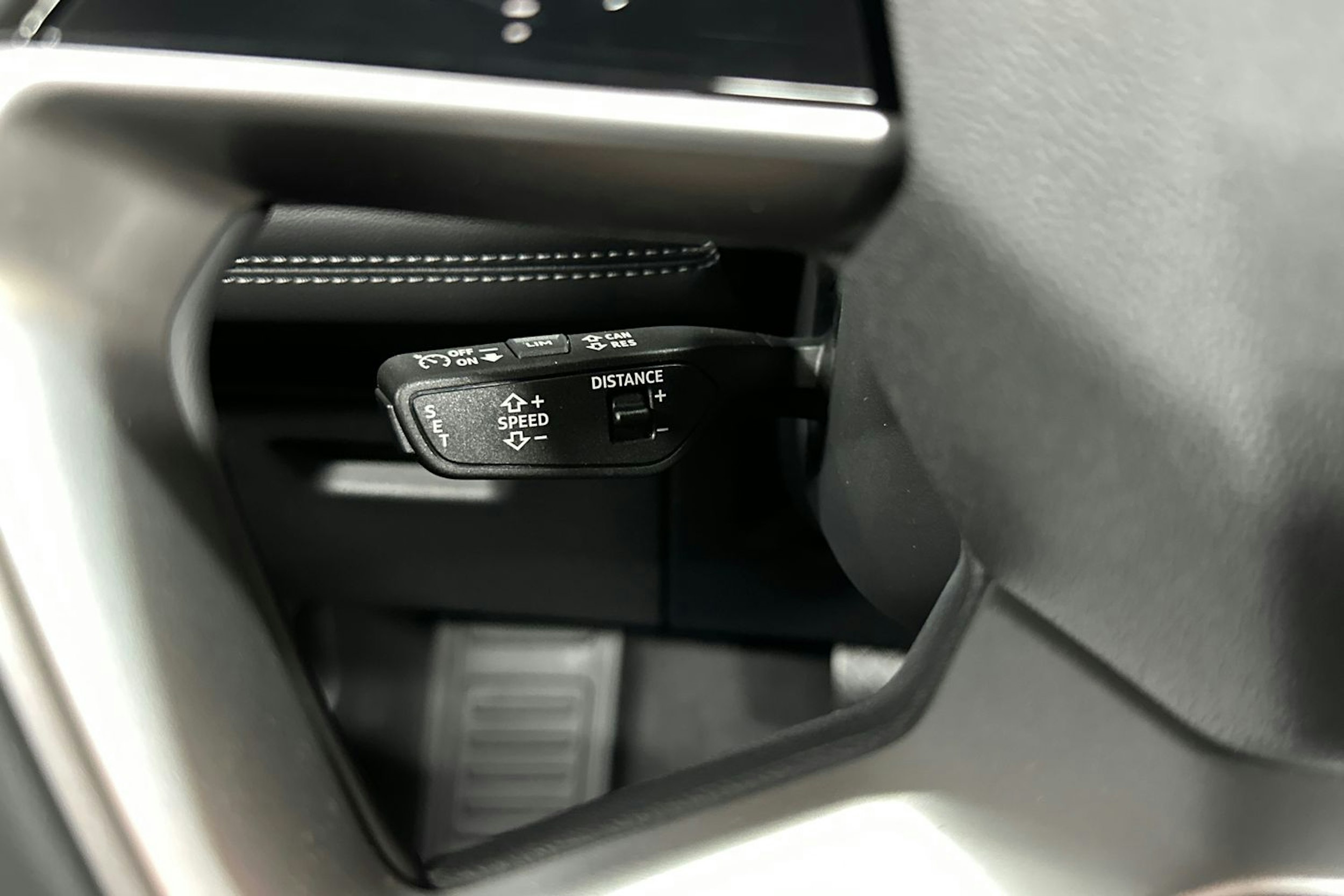 harmaa Audi Q6 e-tron 2025 kuva 25.