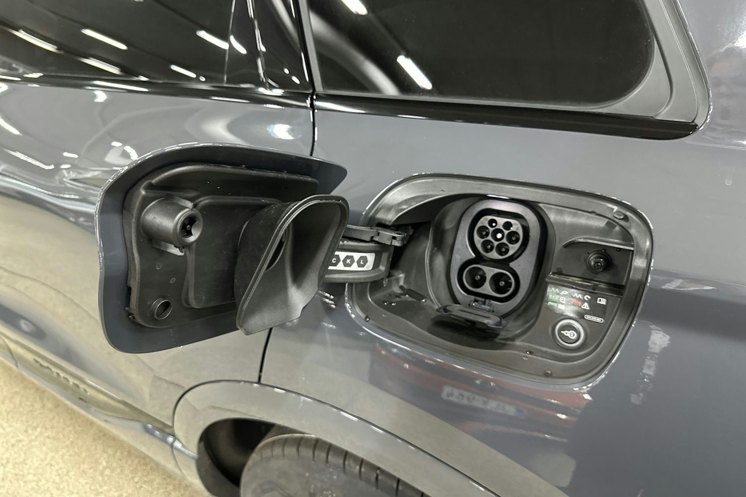 harmaa Audi Q6 e-tron 2025 kuva 32.