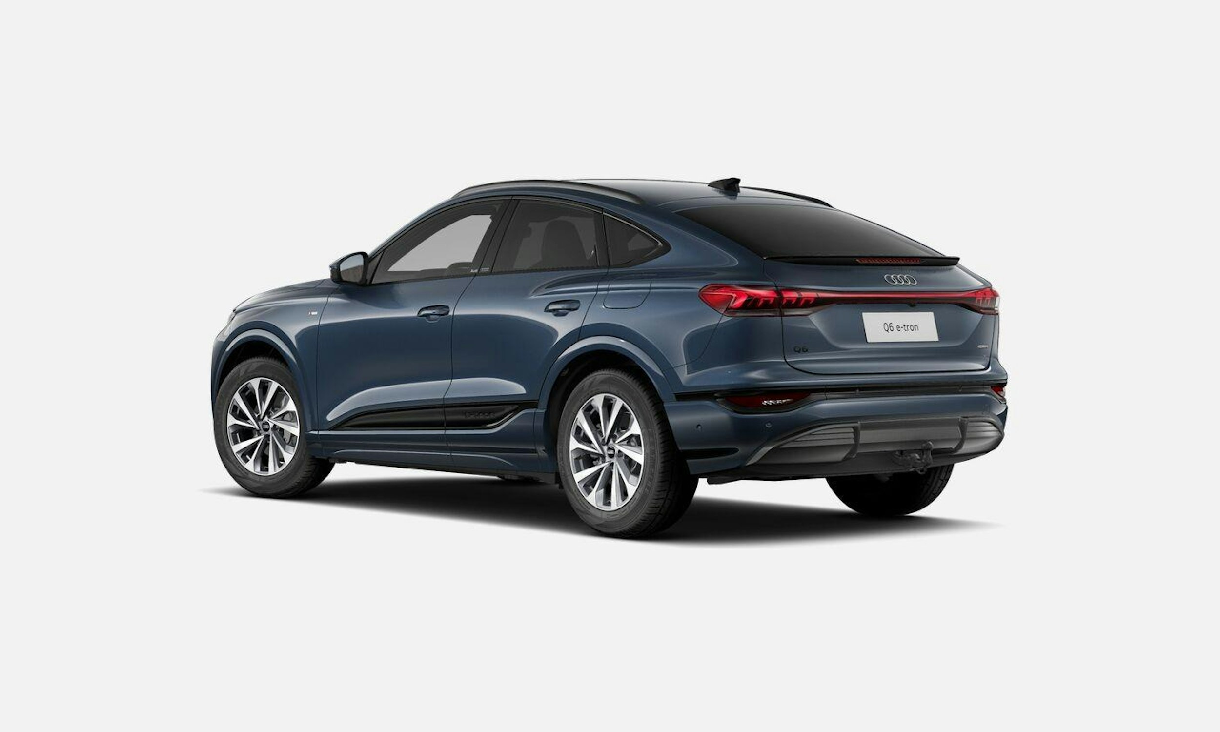 plasma sininen Audi Q6 e-tron 2025 kuva 4.