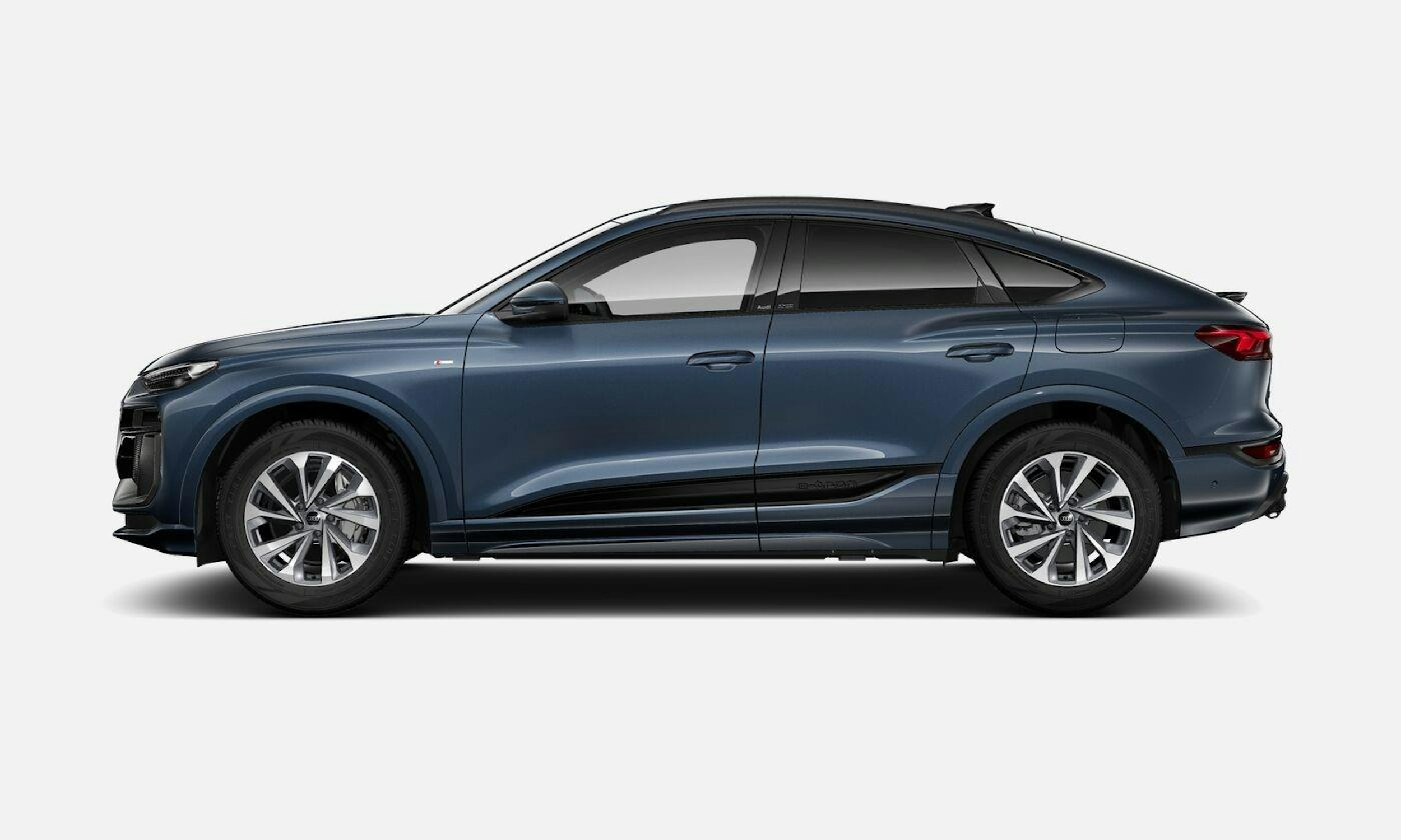 plasma sininen Audi Q6 e-tron 2025 kuva 7.