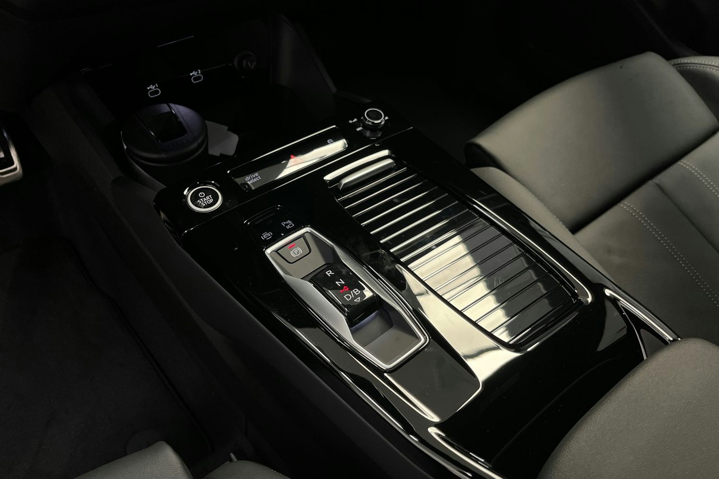 plasma sininen Audi Q6 e-tron 2026 kuva 10.