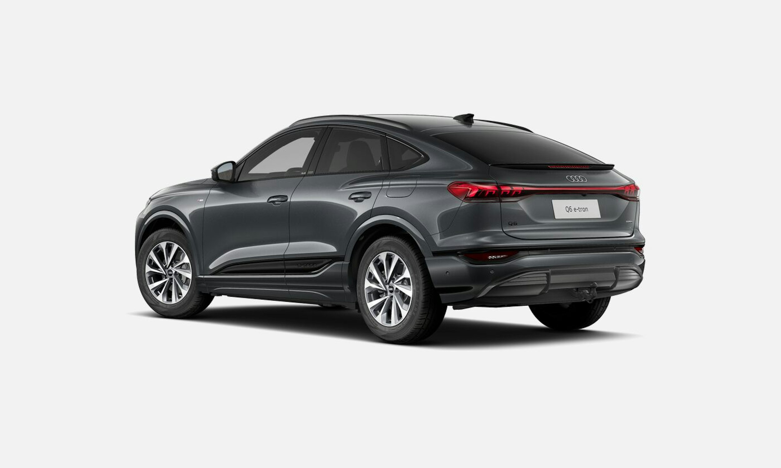 harmaa Audi Q6 e-tron 2025 kuva 3.