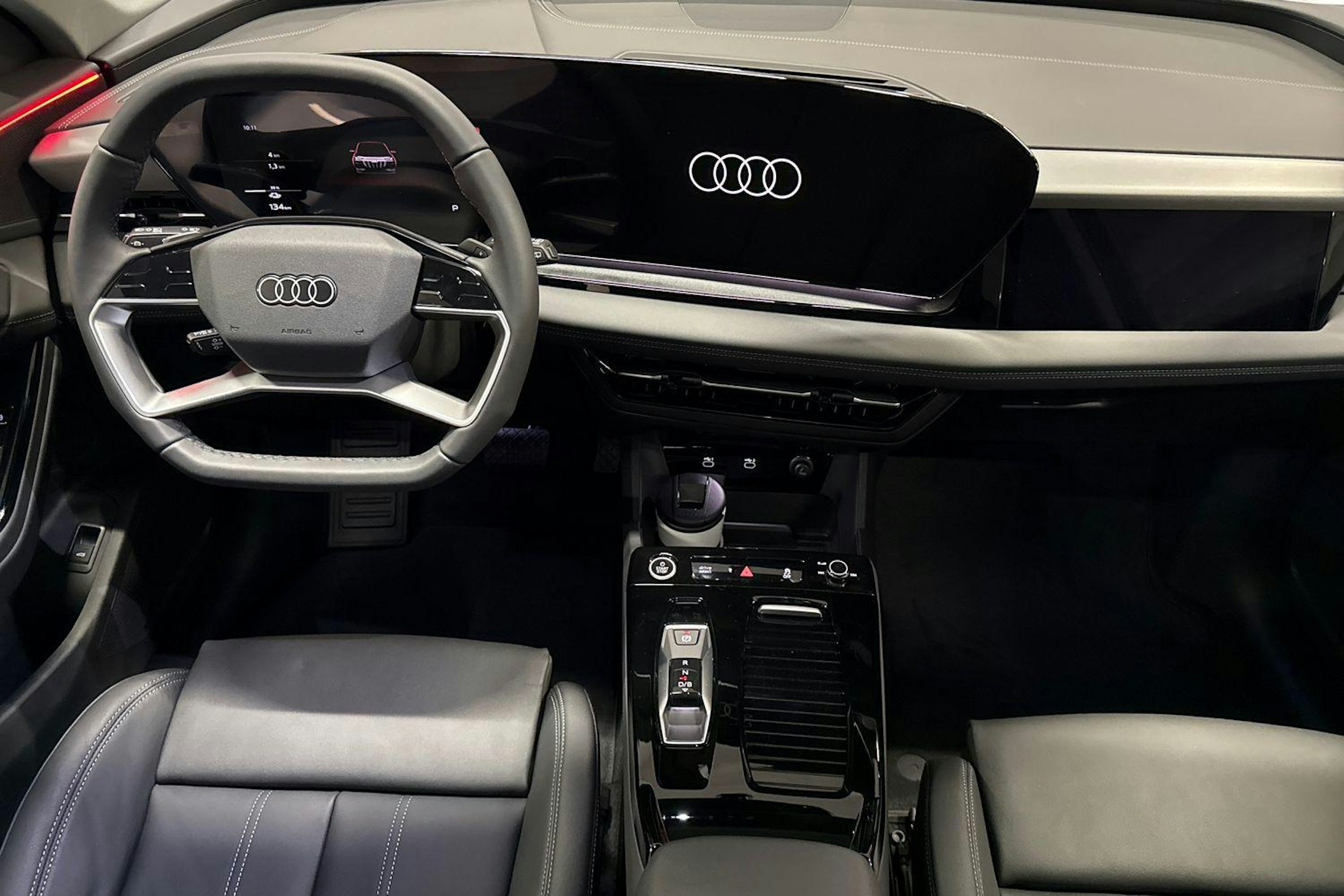 met. valkoinen Audi Q6 e-tron 2025 kuva 7.