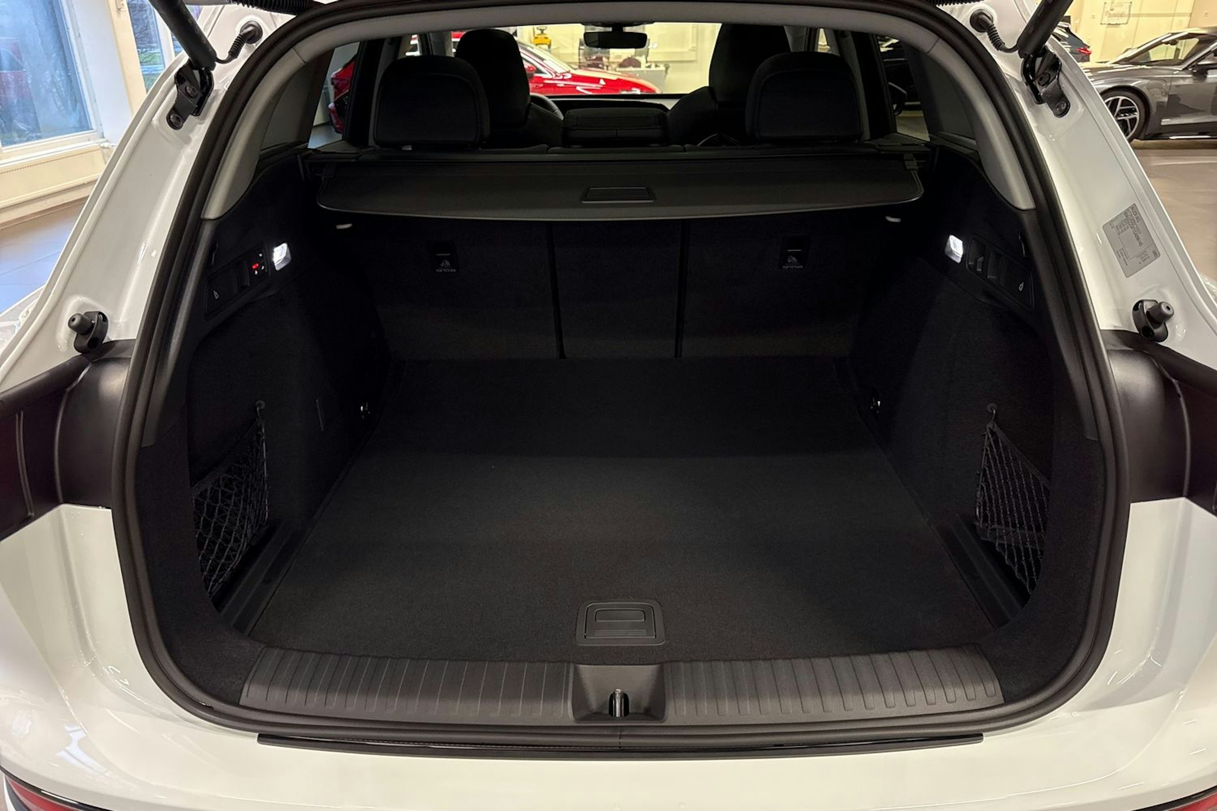 met. valkoinen Audi Q6 e-tron 2025 kuva 11.