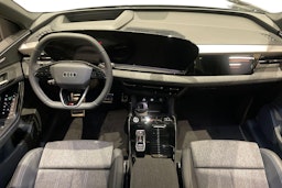 harmaa Audi Q6 e-tron 2025 kuva 7.