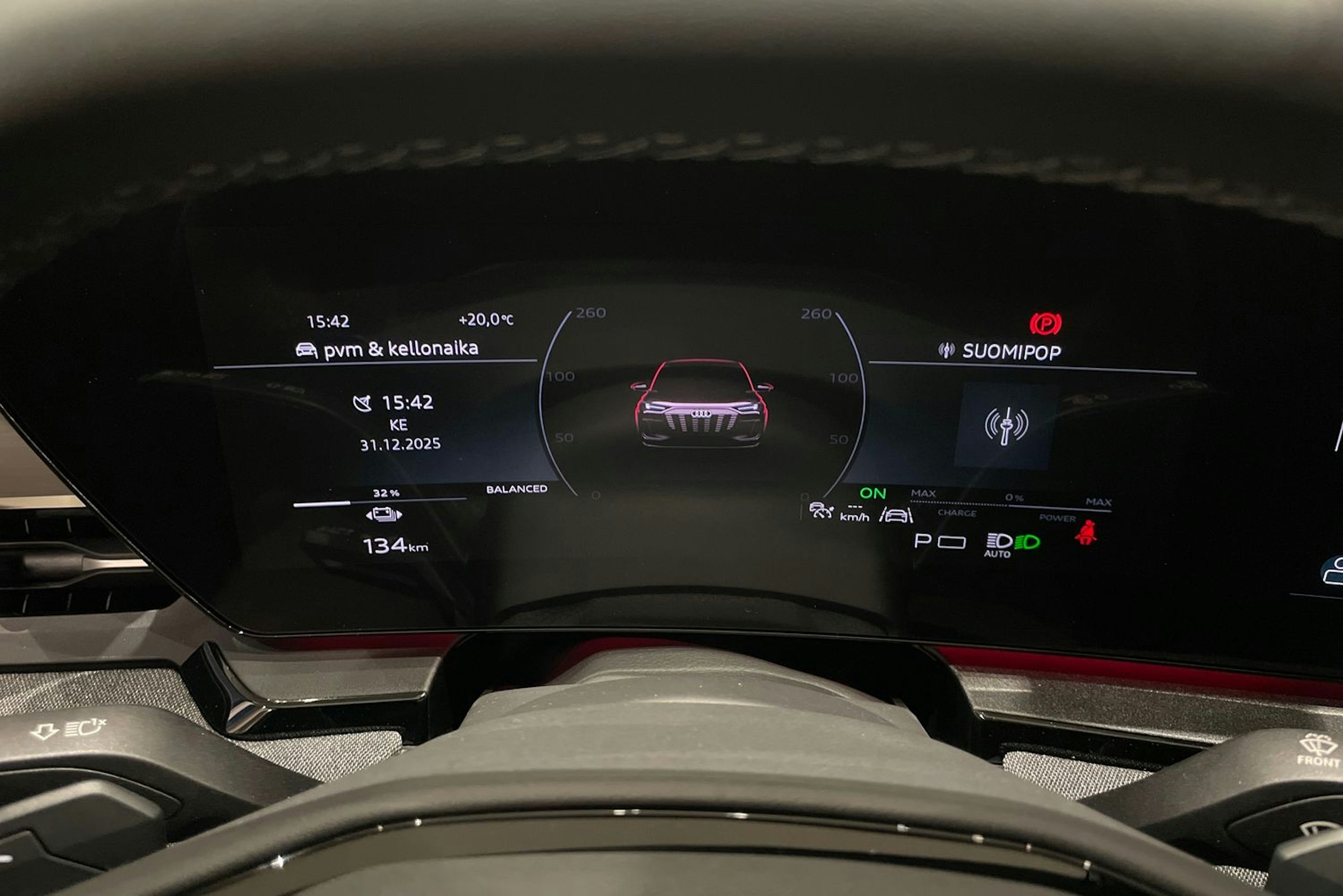 harmaa Audi Q6 e-tron 2025 kuva 11.