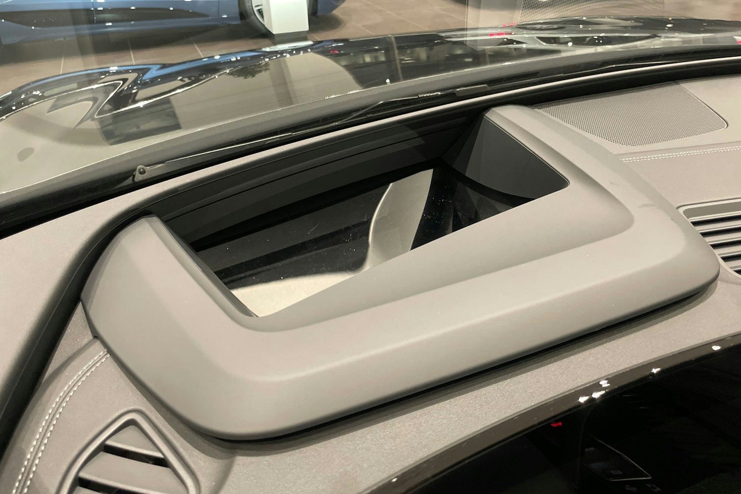 harmaa Audi Q6 e-tron 2025 kuva 18.