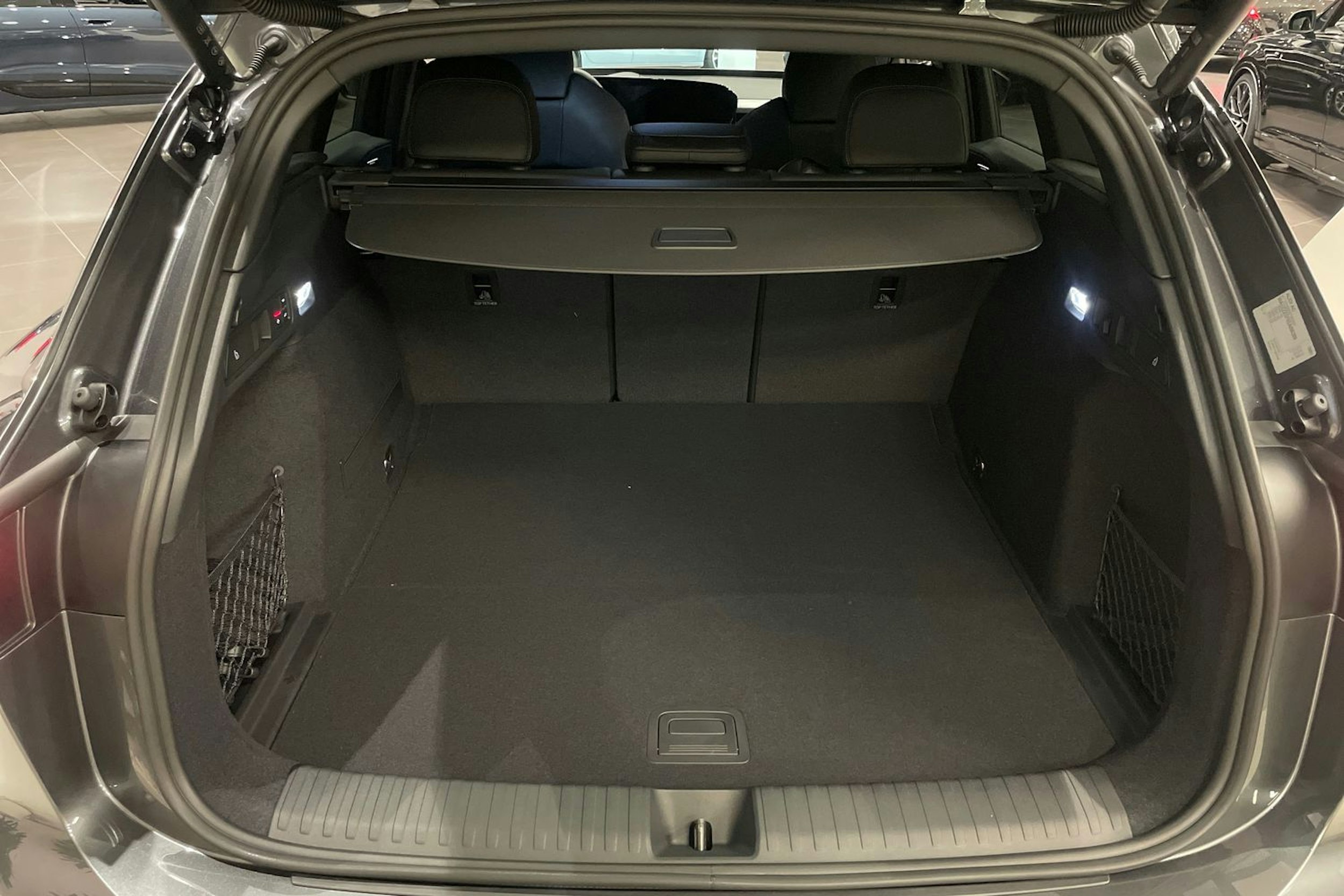 harmaa Audi Q6 e-tron 2025 kuva 19.