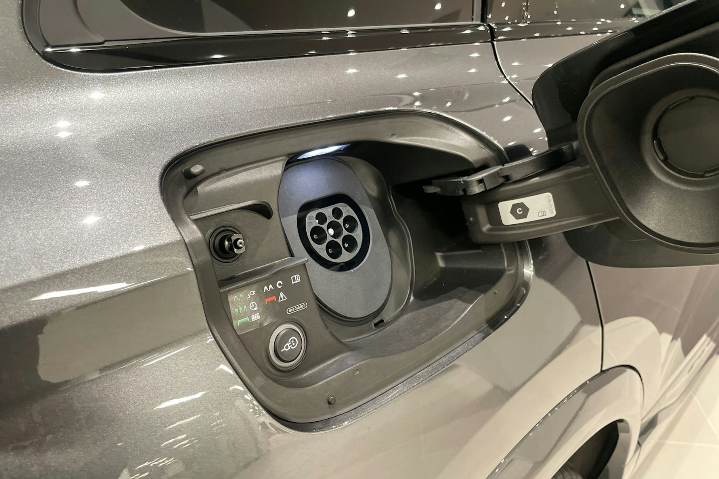 harmaa Audi Q6 e-tron 2025 kuva 21.