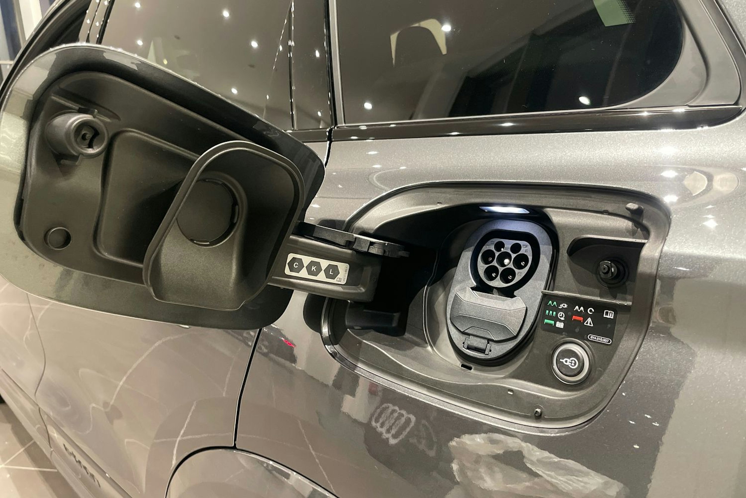 harmaa Audi Q6 e-tron 2025 kuva 22.