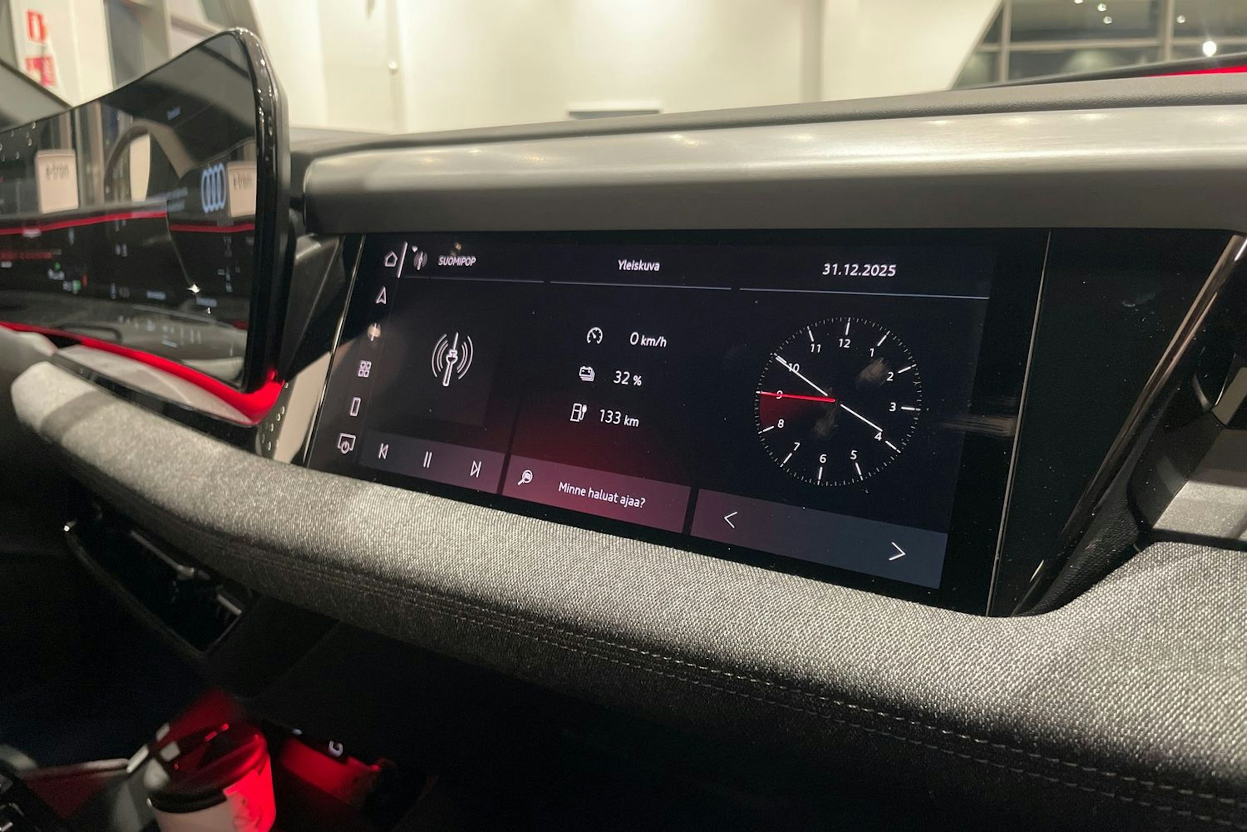 harmaa Audi Q6 e-tron 2025 kuva 23.