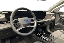 harmaa Audi Q6 e-tron 2025 kuva 6.