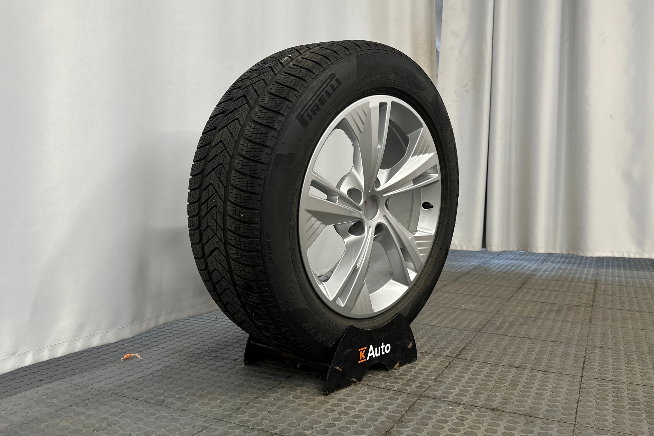 harmaa Audi Q6 e-tron 2025 kuva 10.