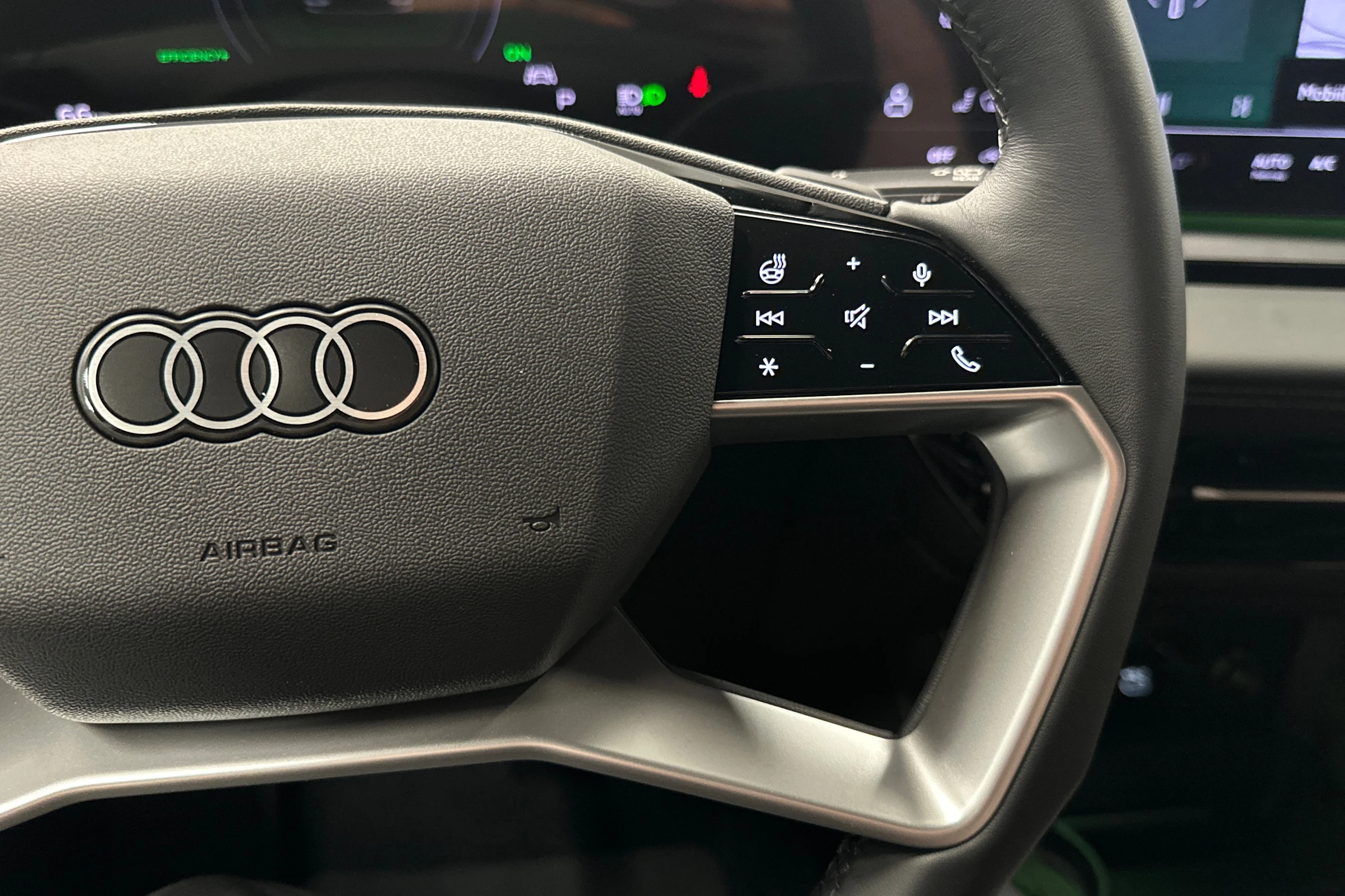 harmaa Audi Q6 e-tron 2025 kuva 12.
