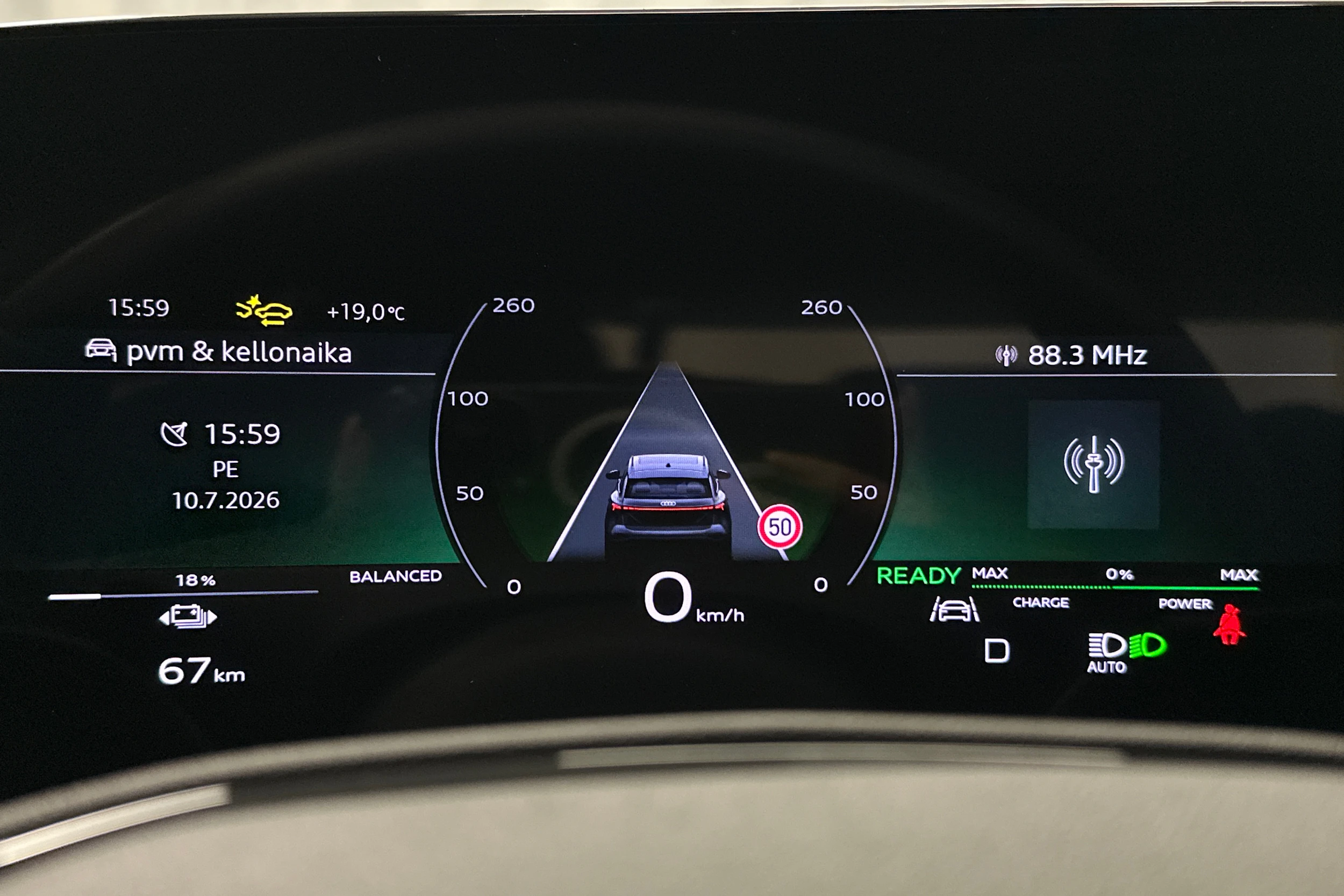 harmaa Audi Q6 e-tron 2025 kuva 13.