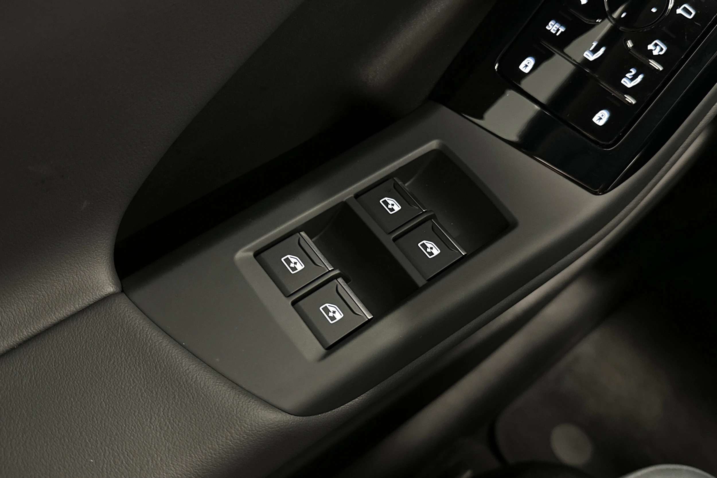 harmaa Audi Q6 e-tron 2025 kuva 15.
