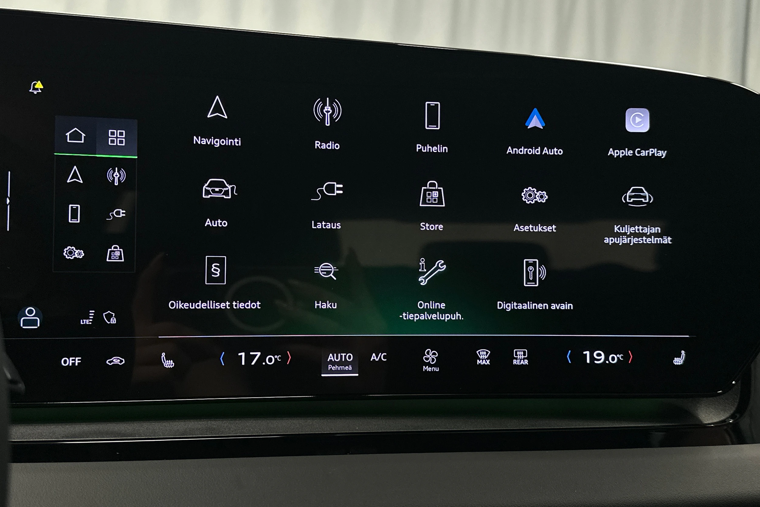 harmaa Audi Q6 e-tron 2025 kuva 17.