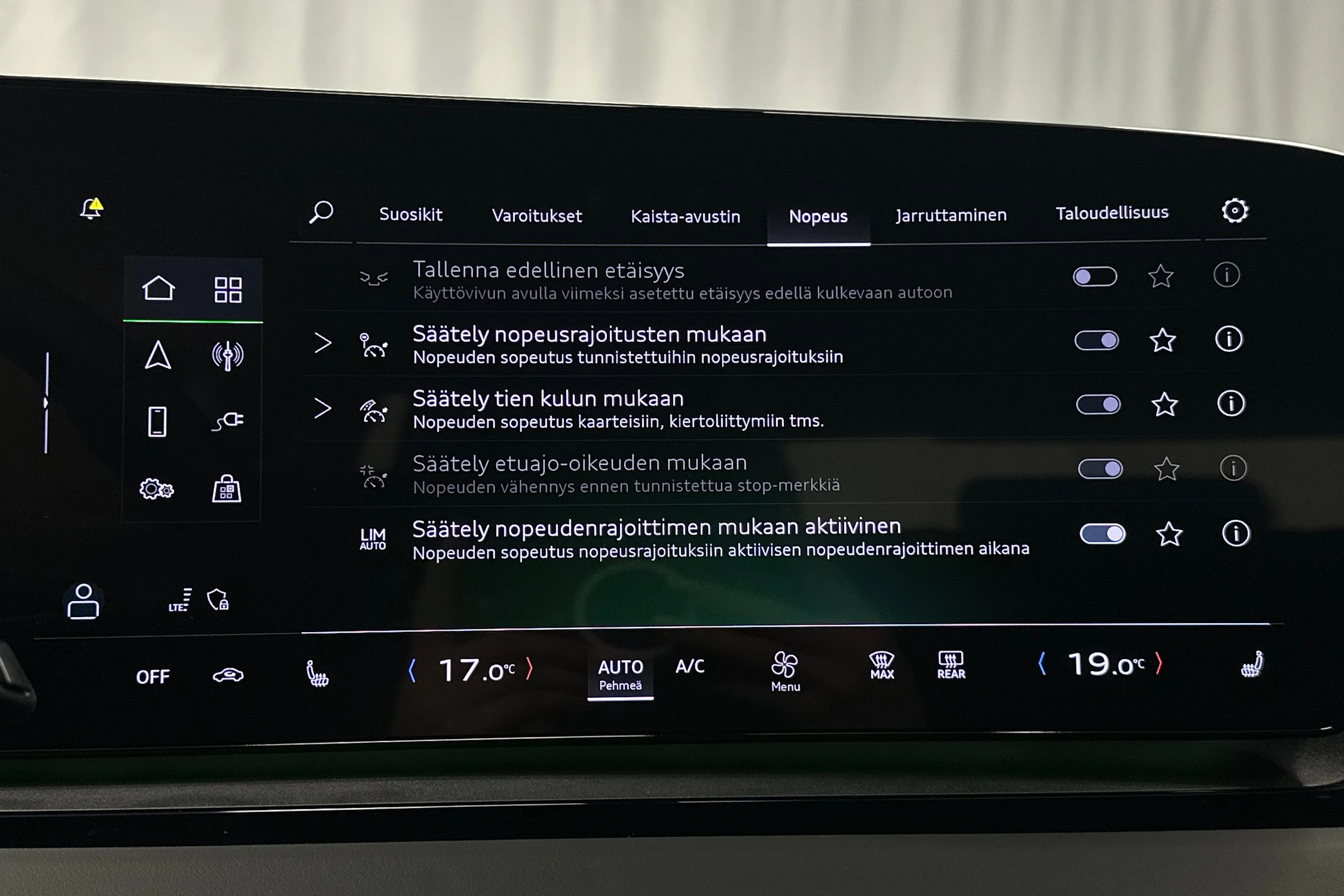 harmaa Audi Q6 e-tron 2025 kuva 26.