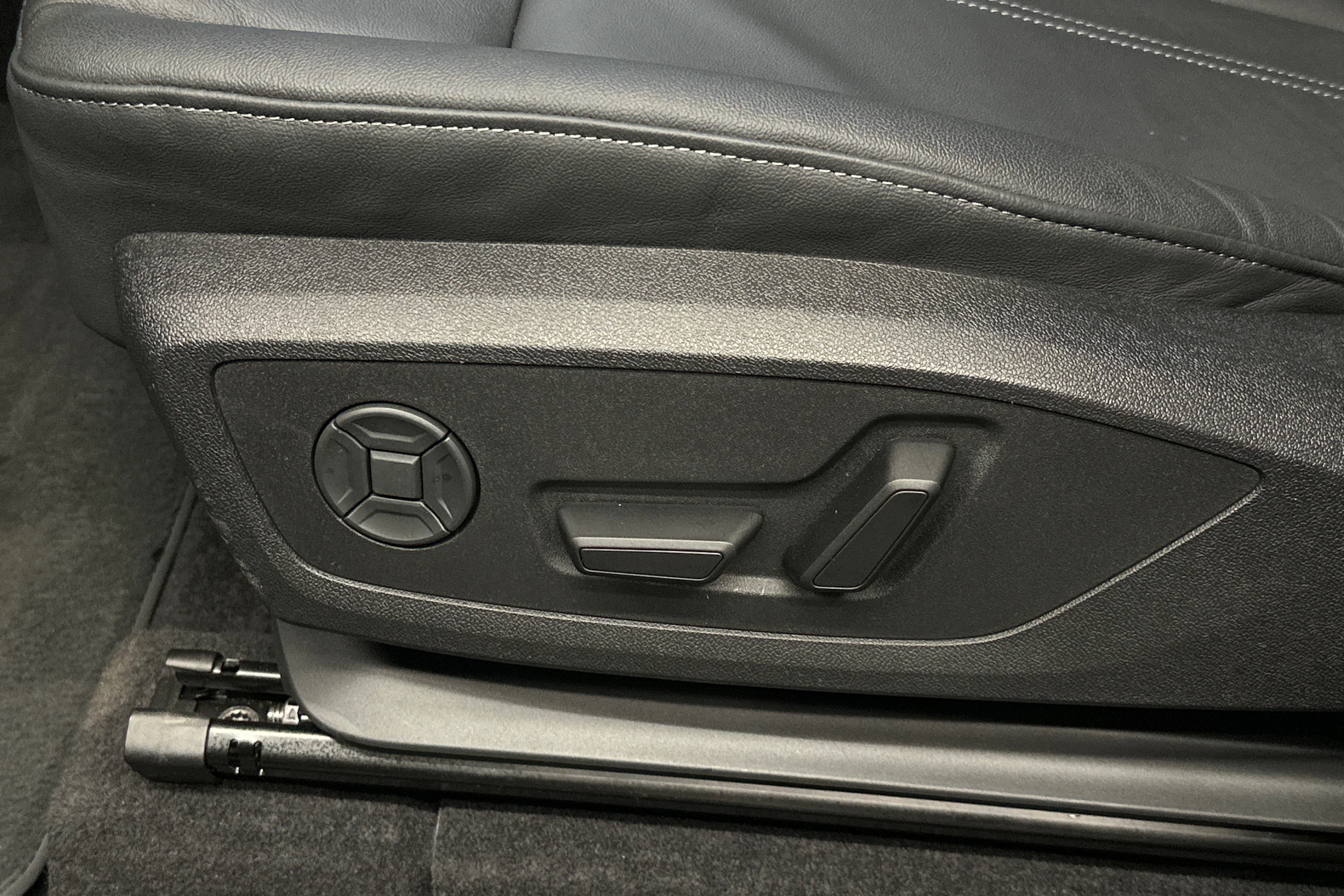 harmaa Audi Q6 e-tron 2025 kuva 35.