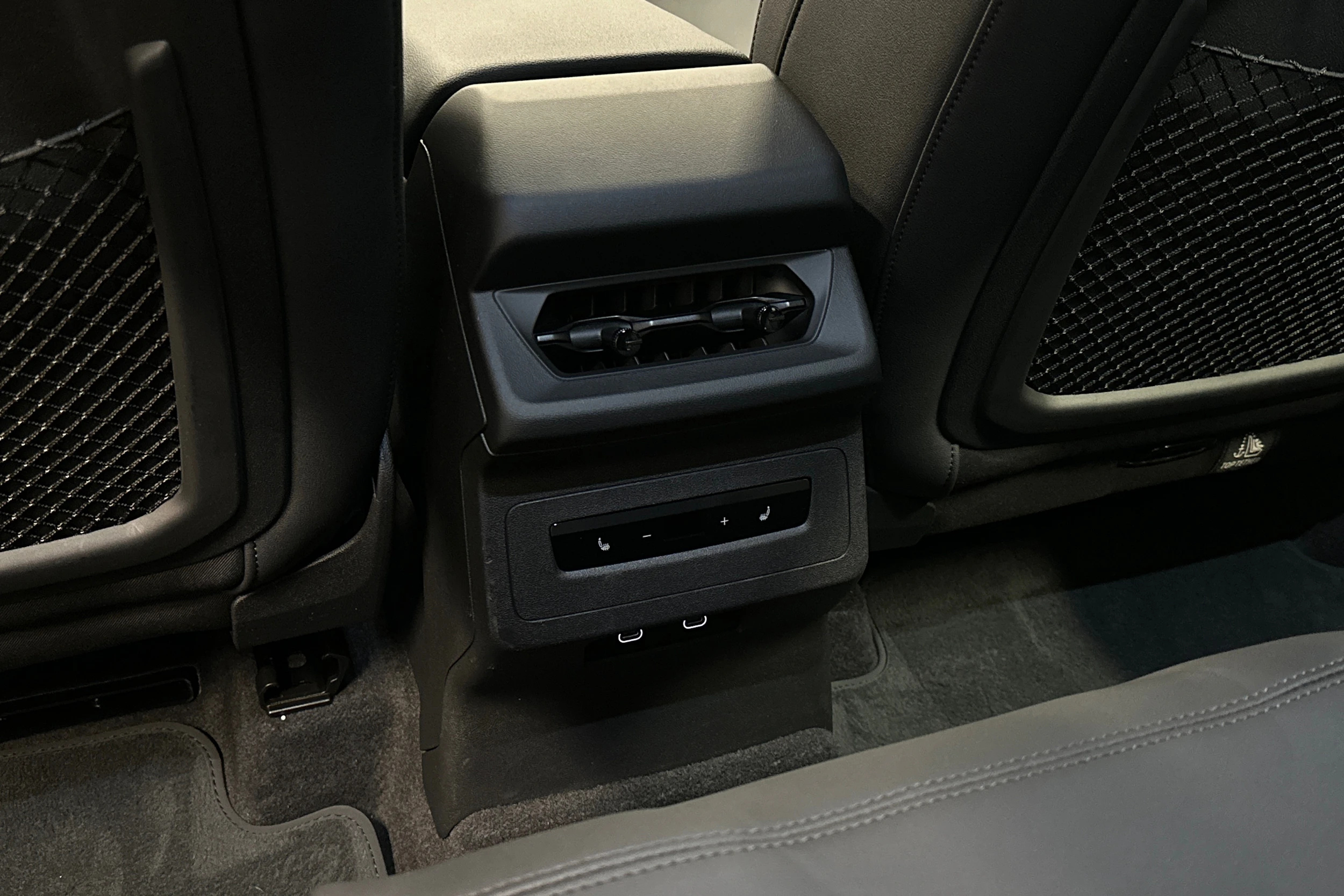 harmaa Audi Q6 e-tron 2025 kuva 36.