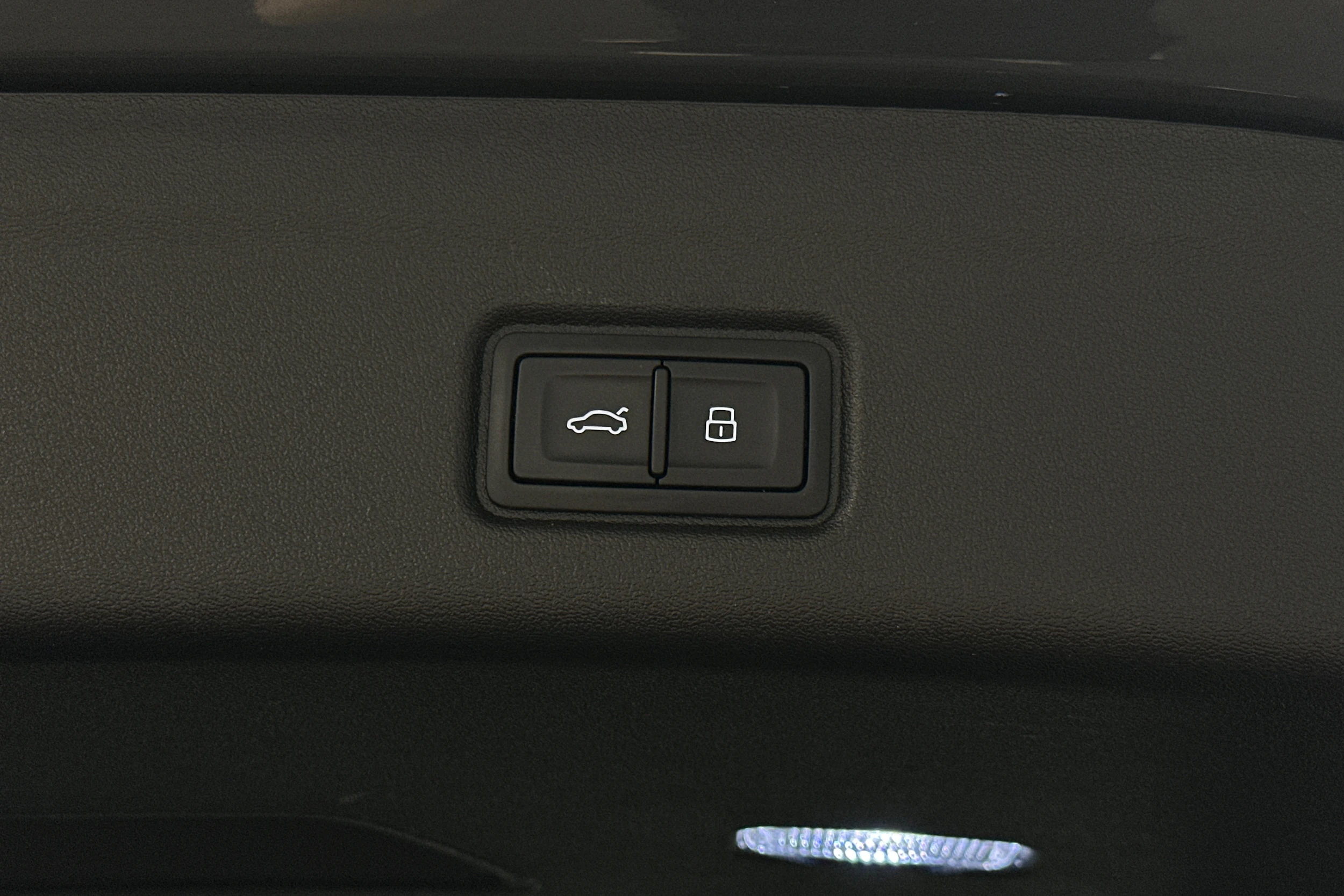 harmaa Audi Q6 e-tron 2025 kuva 39.