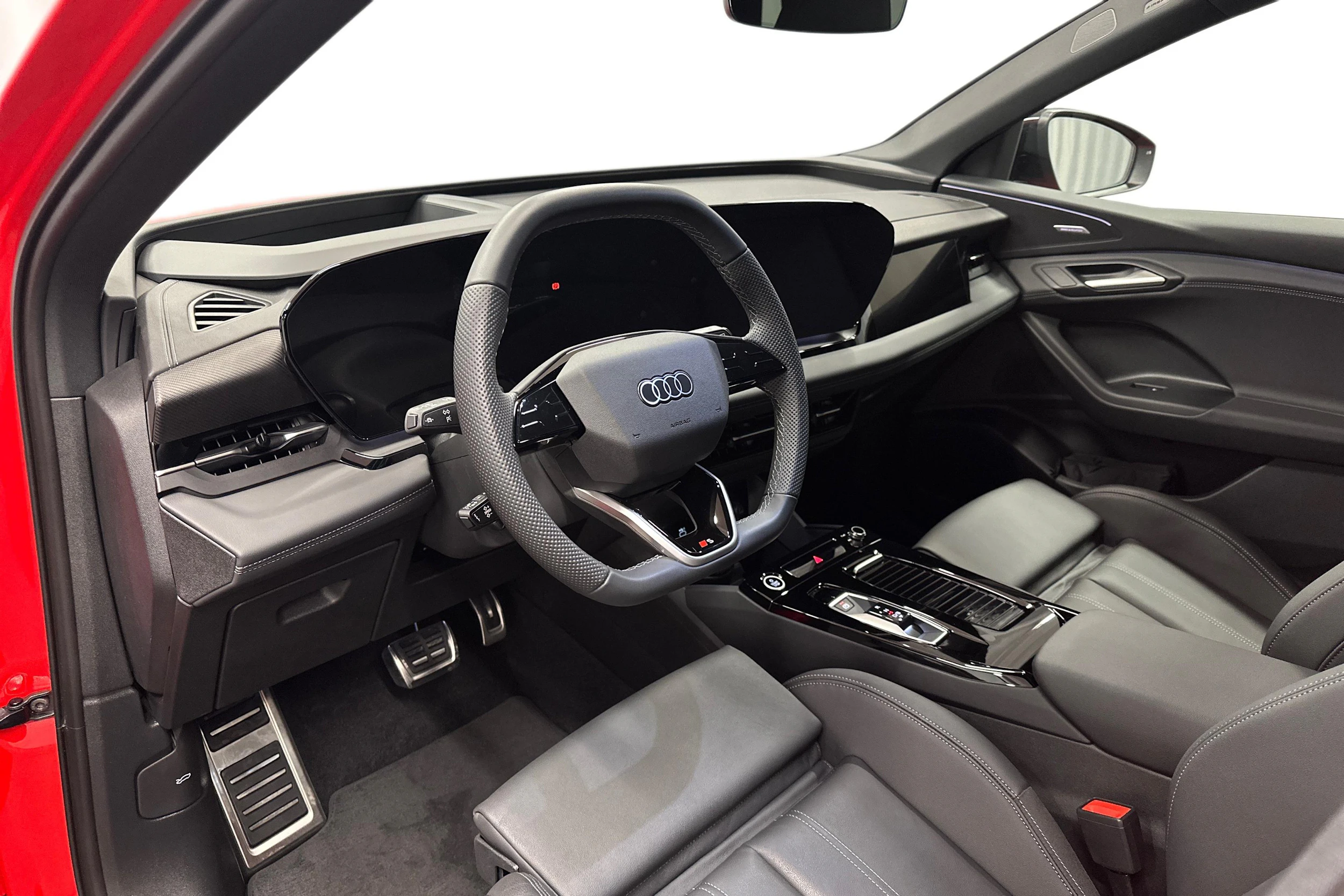punainen Audi Q6 e-tron 2025 kuva 6.
