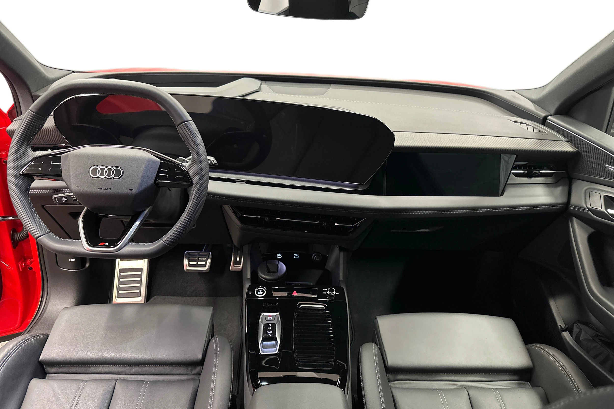 punainen Audi Q6 e-tron 2025 kuva 7.