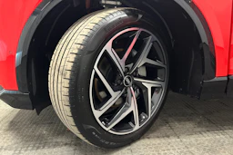 punainen Audi Q6 e-tron 2025 kuva 10.