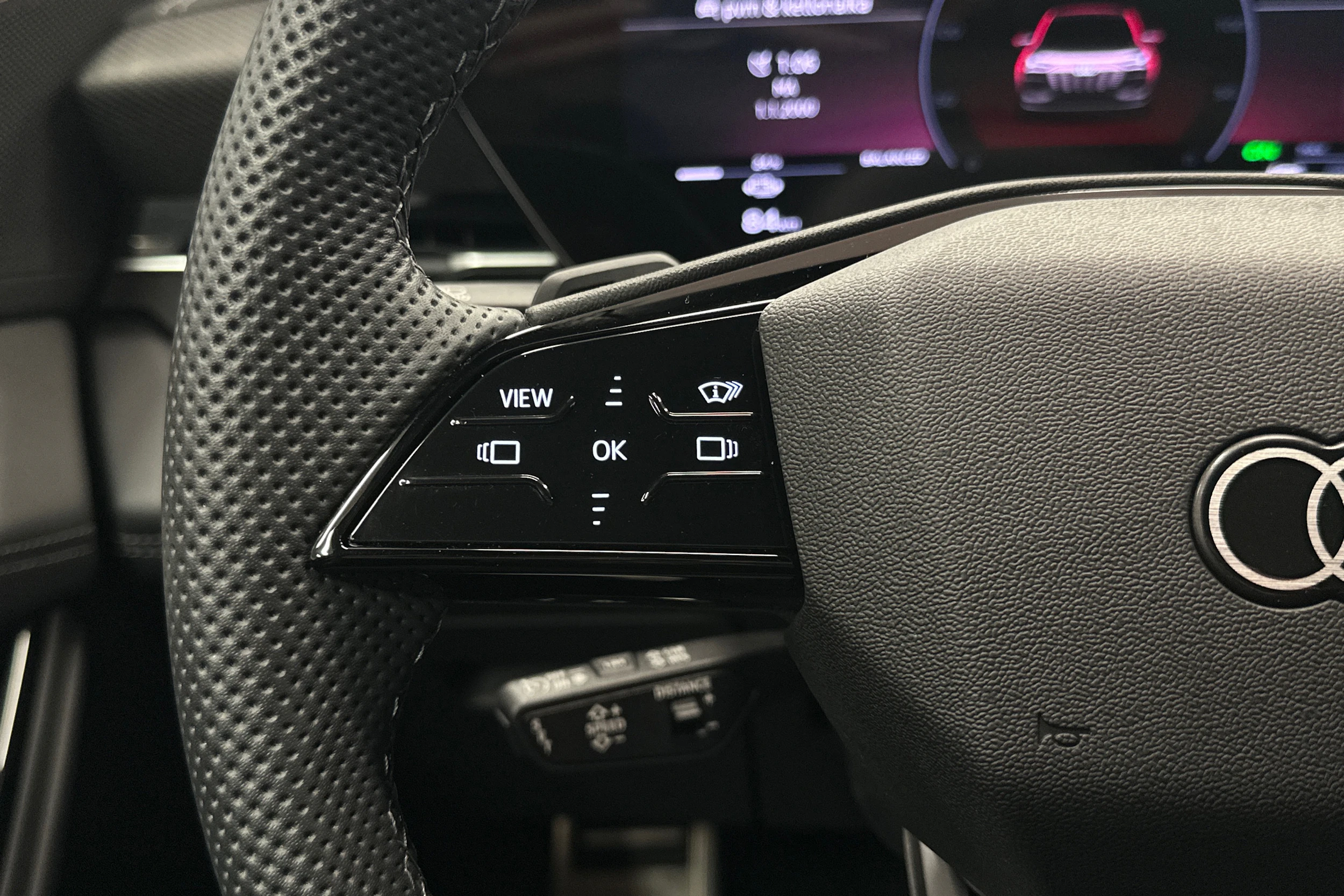 punainen Audi Q6 e-tron 2025 kuva 11.