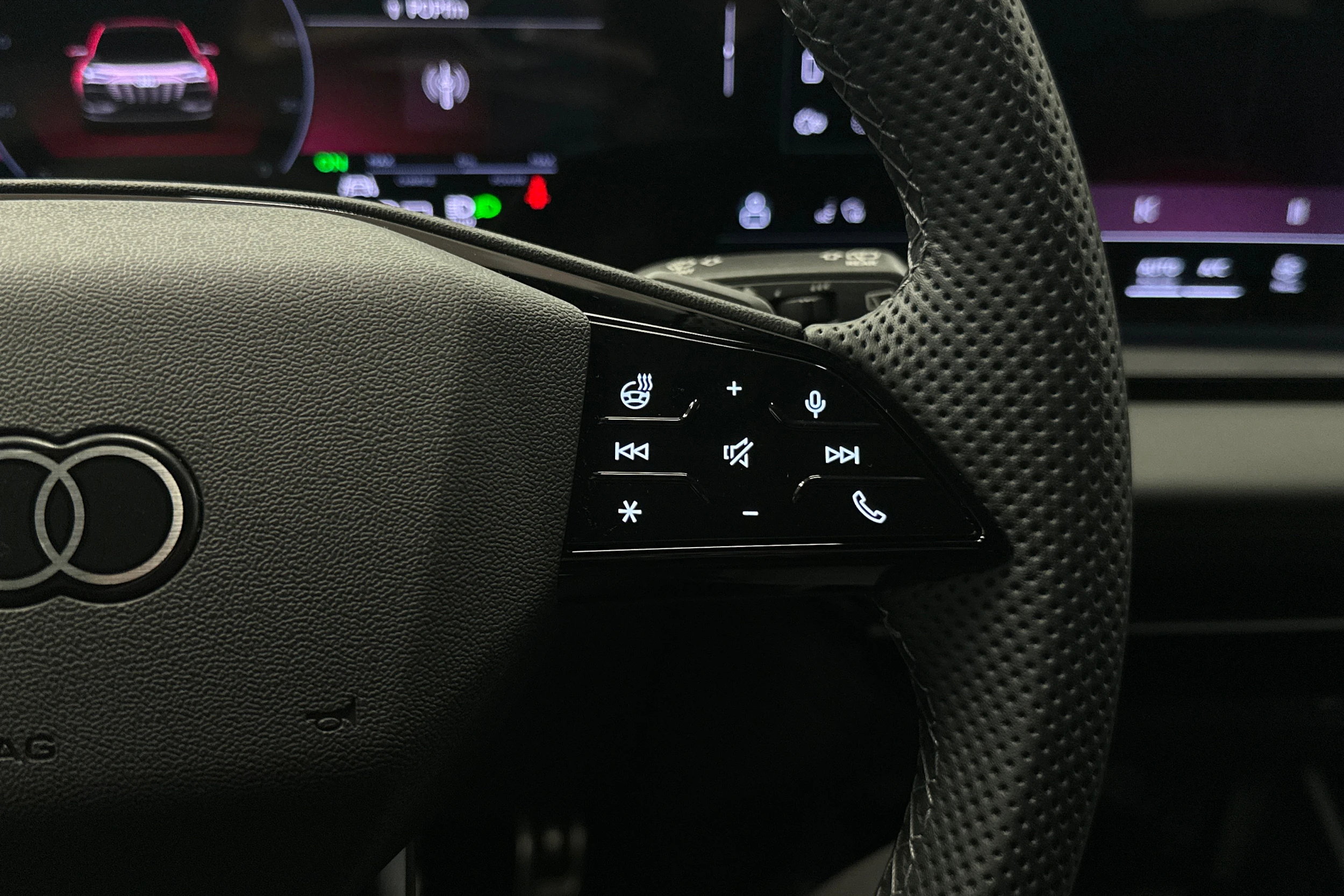 punainen Audi Q6 e-tron 2025 kuva 12.