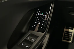 punainen Audi Q6 e-tron 2025 kuva 13.
