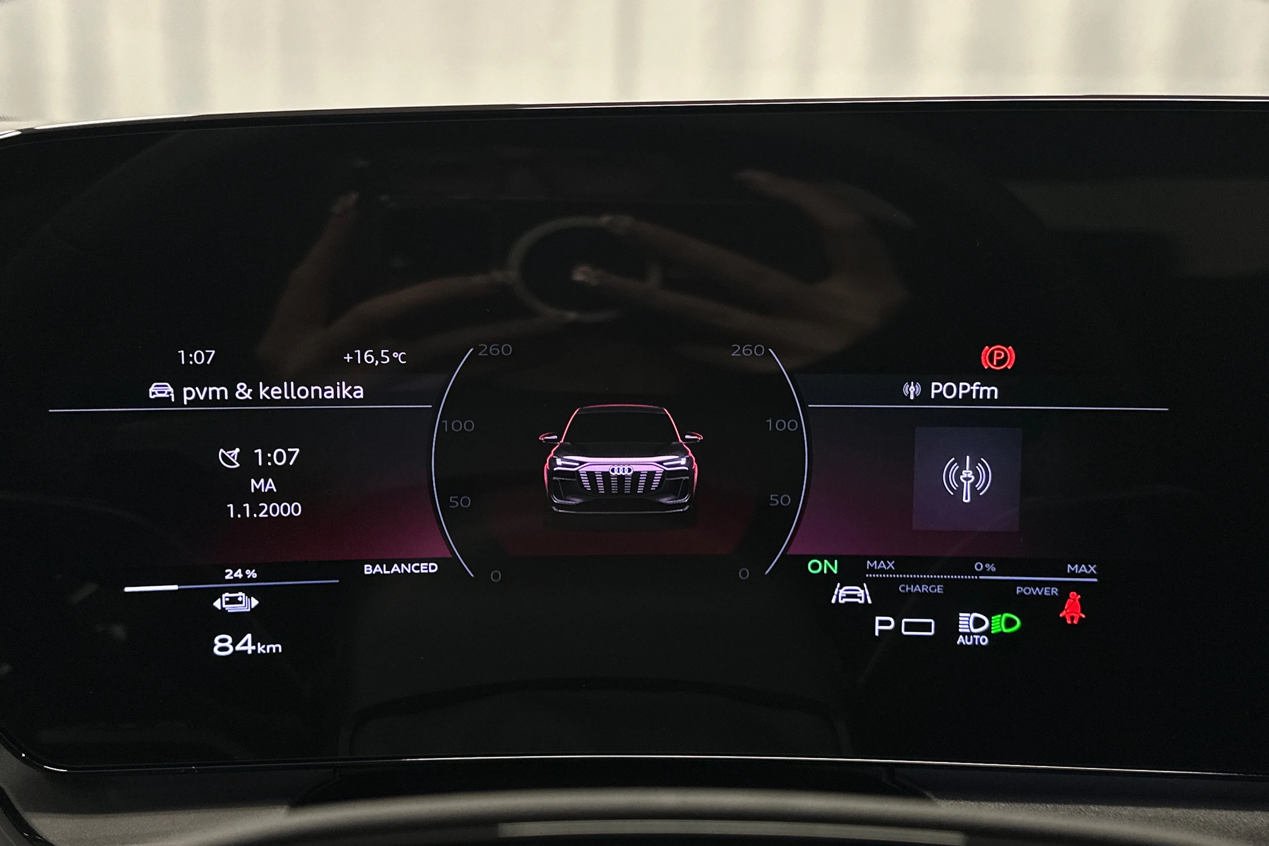 punainen Audi Q6 e-tron 2025 kuva 14.