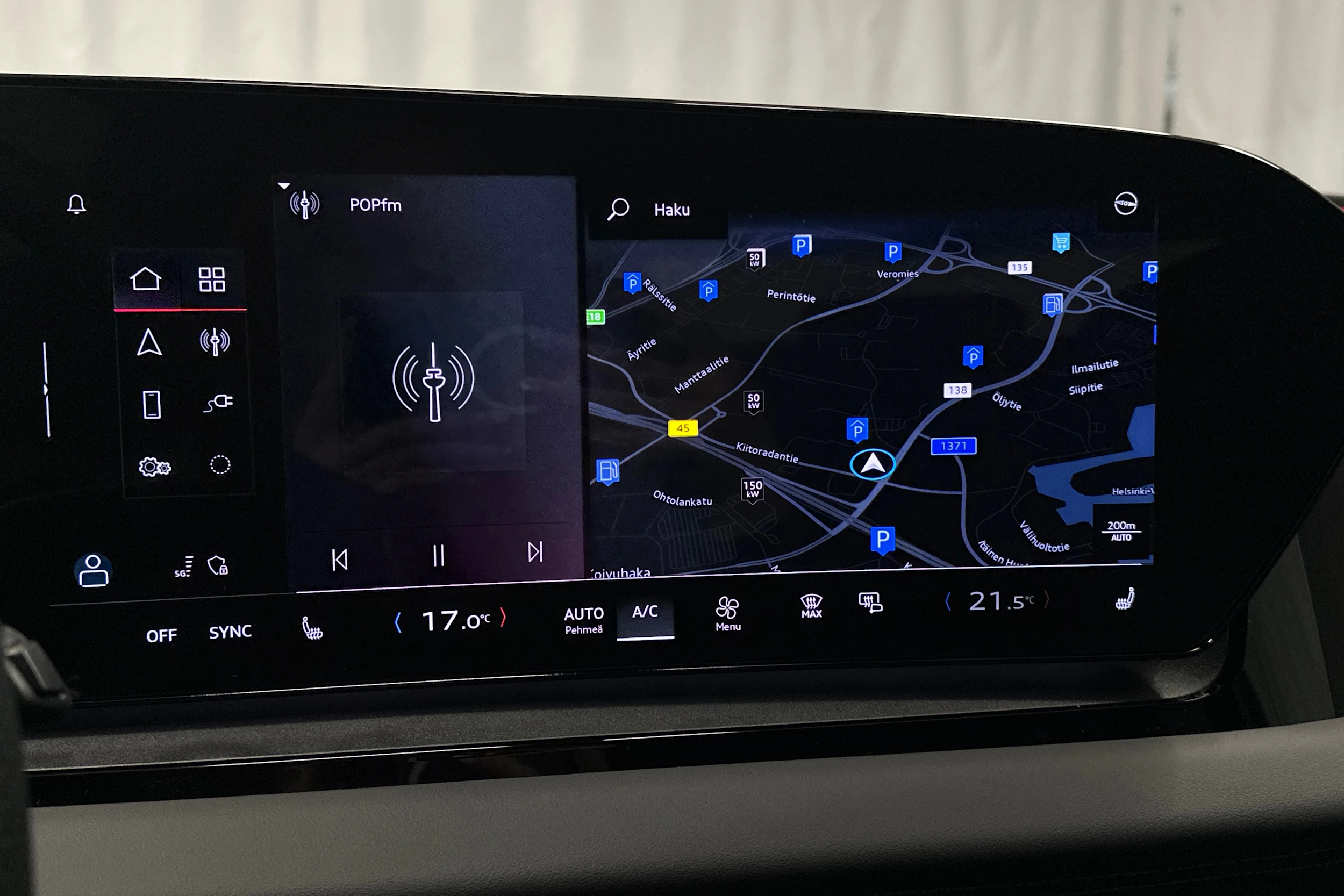 punainen Audi Q6 e-tron 2025 kuva 15.