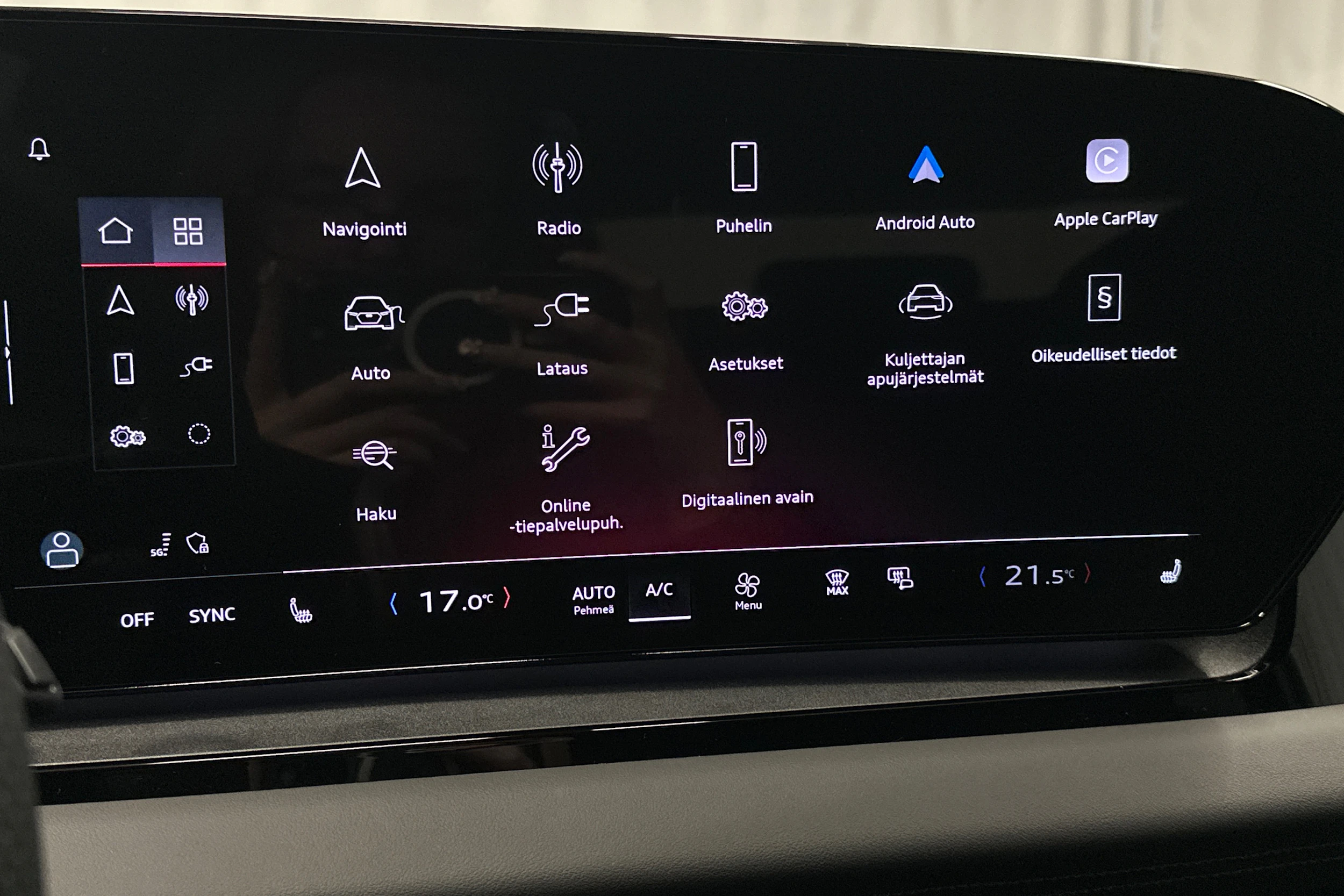 punainen Audi Q6 e-tron 2025 kuva 16.