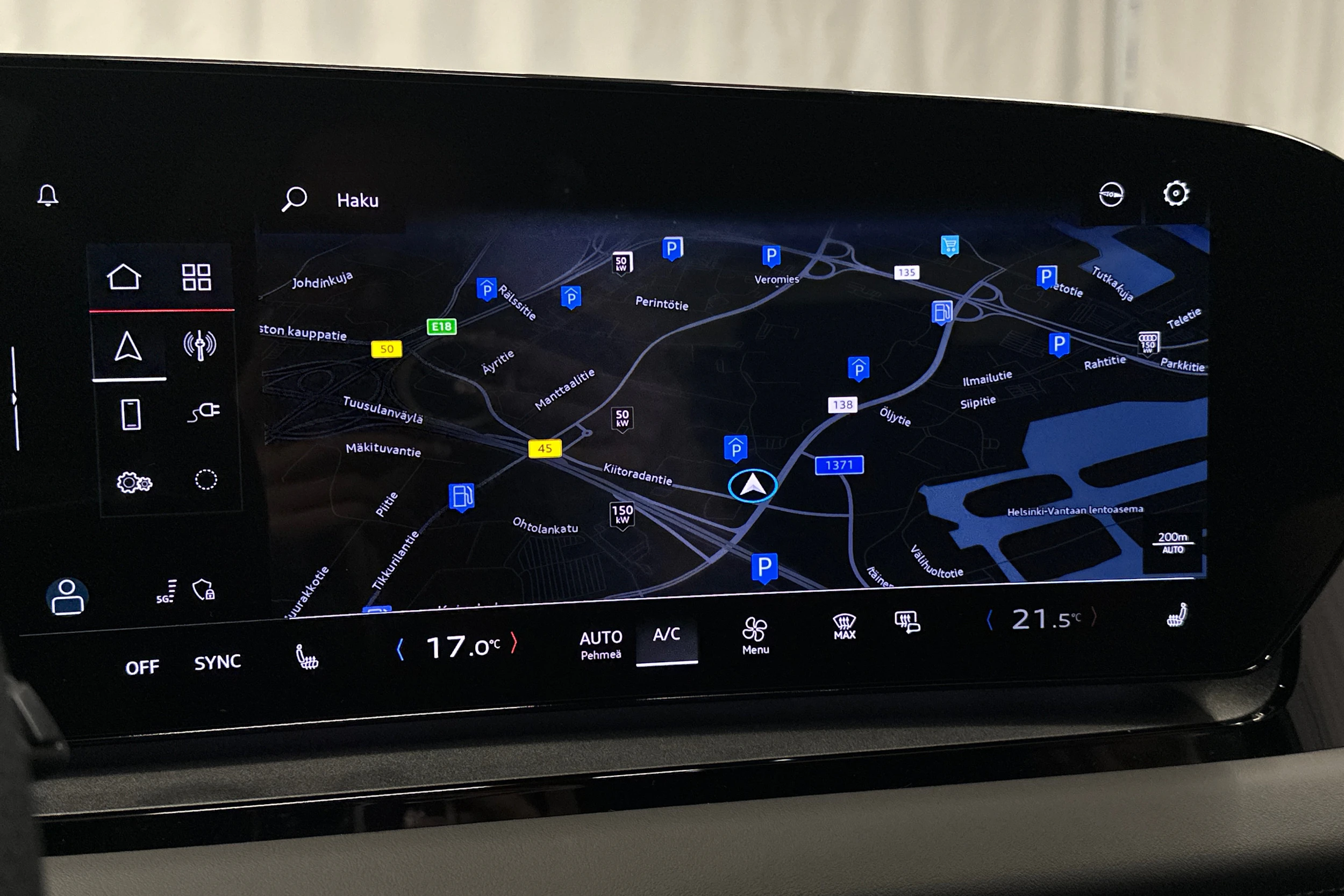 punainen Audi Q6 e-tron 2025 kuva 17.