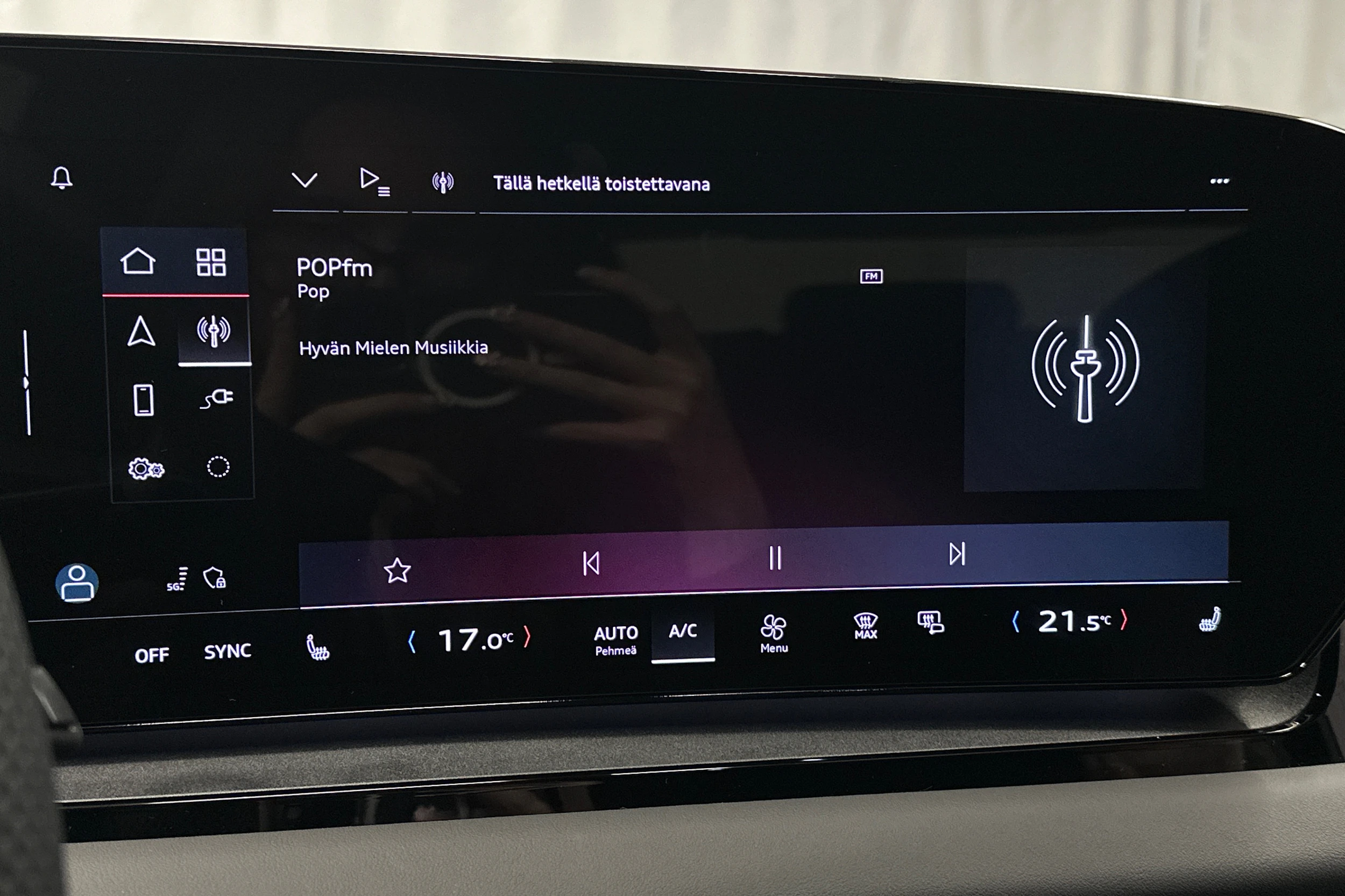 punainen Audi Q6 e-tron 2025 kuva 18.