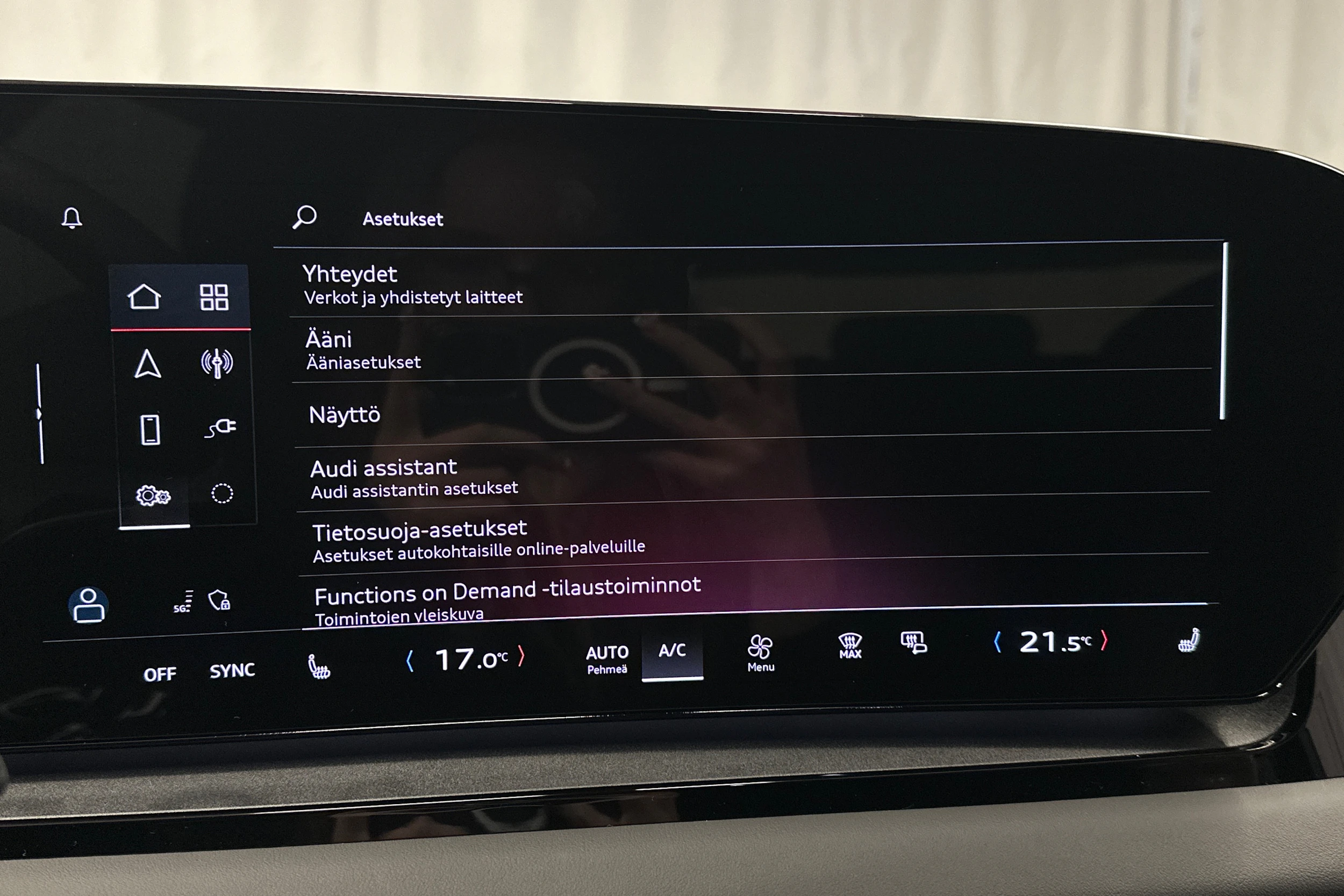 punainen Audi Q6 e-tron 2025 kuva 23.
