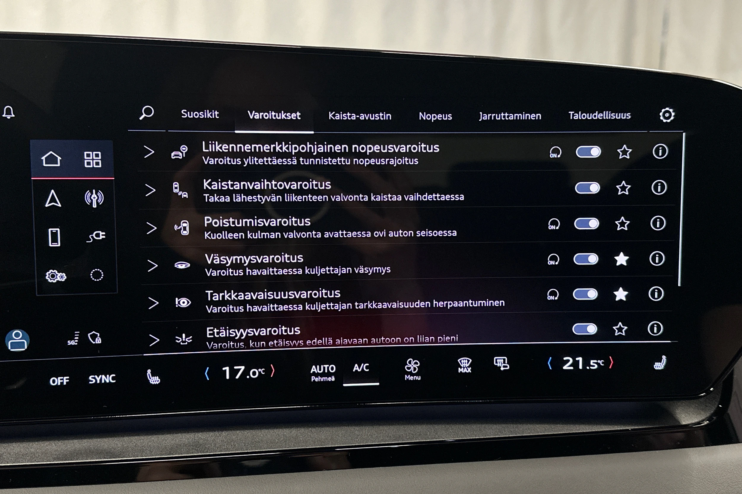punainen Audi Q6 e-tron 2025 kuva 24.