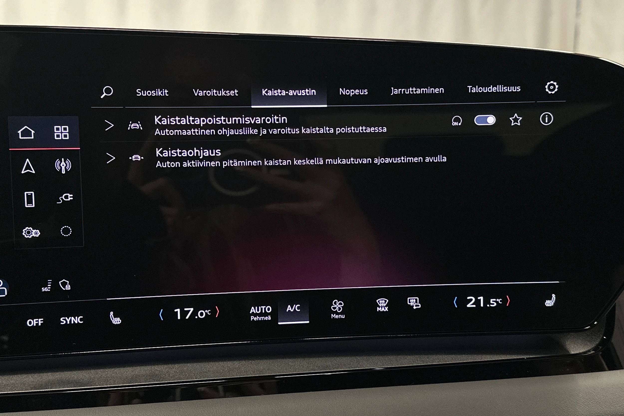 punainen Audi Q6 e-tron 2025 kuva 25.
