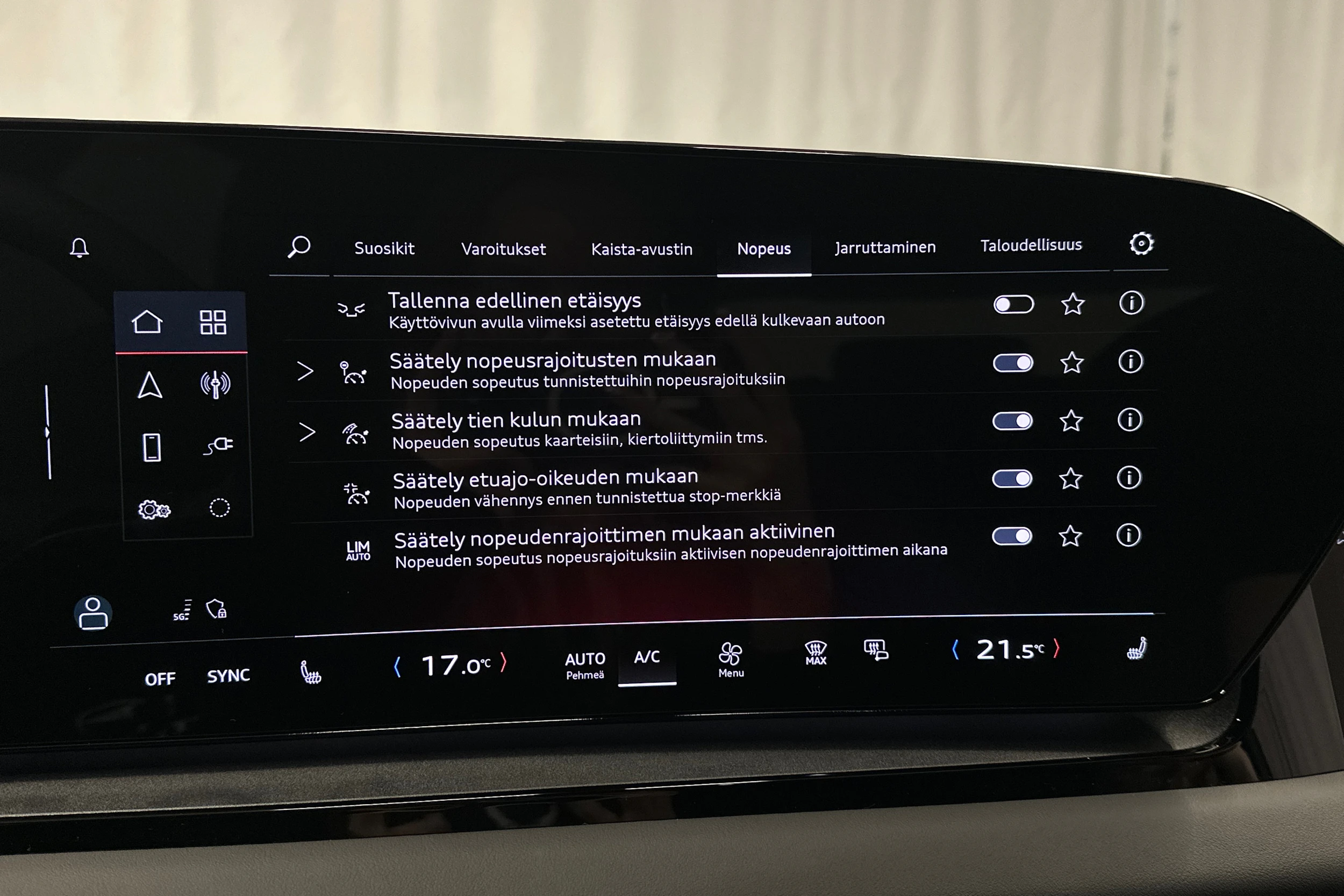 punainen Audi Q6 e-tron 2025 kuva 26.