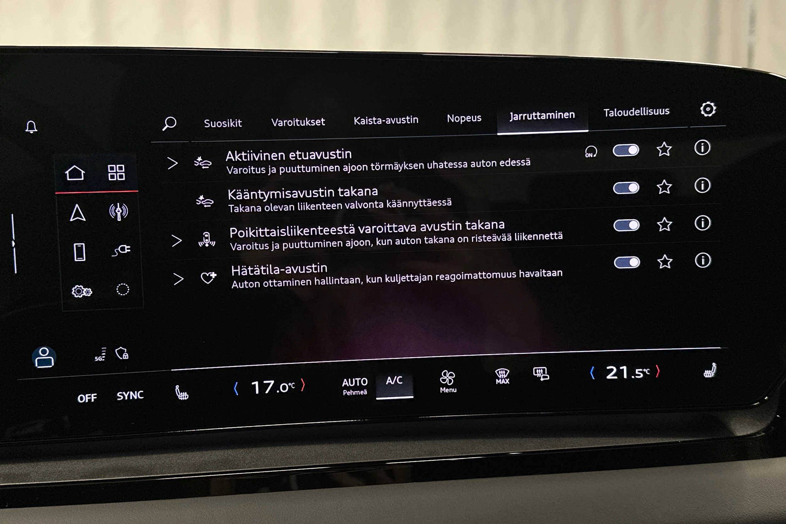 punainen Audi Q6 e-tron 2025 kuva 27.
