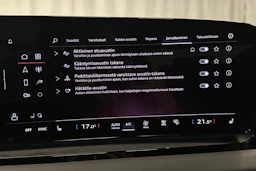 punainen Audi Q6 e-tron 2025 kuva 27.
