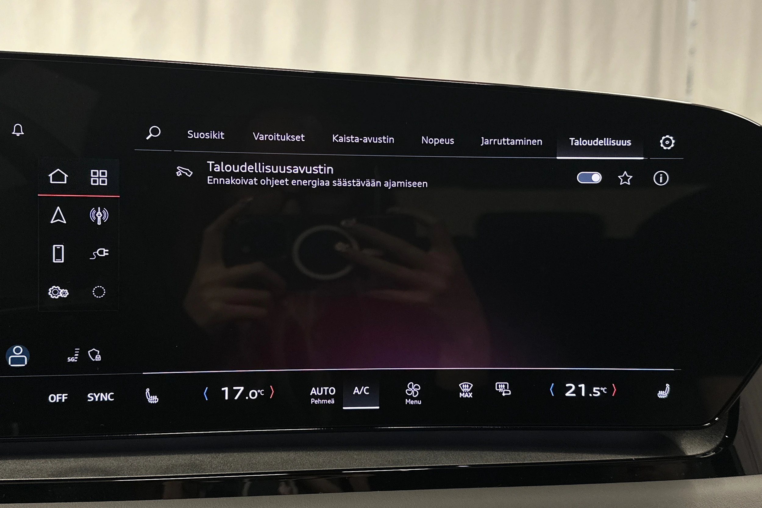 punainen Audi Q6 e-tron 2025 kuva 28.