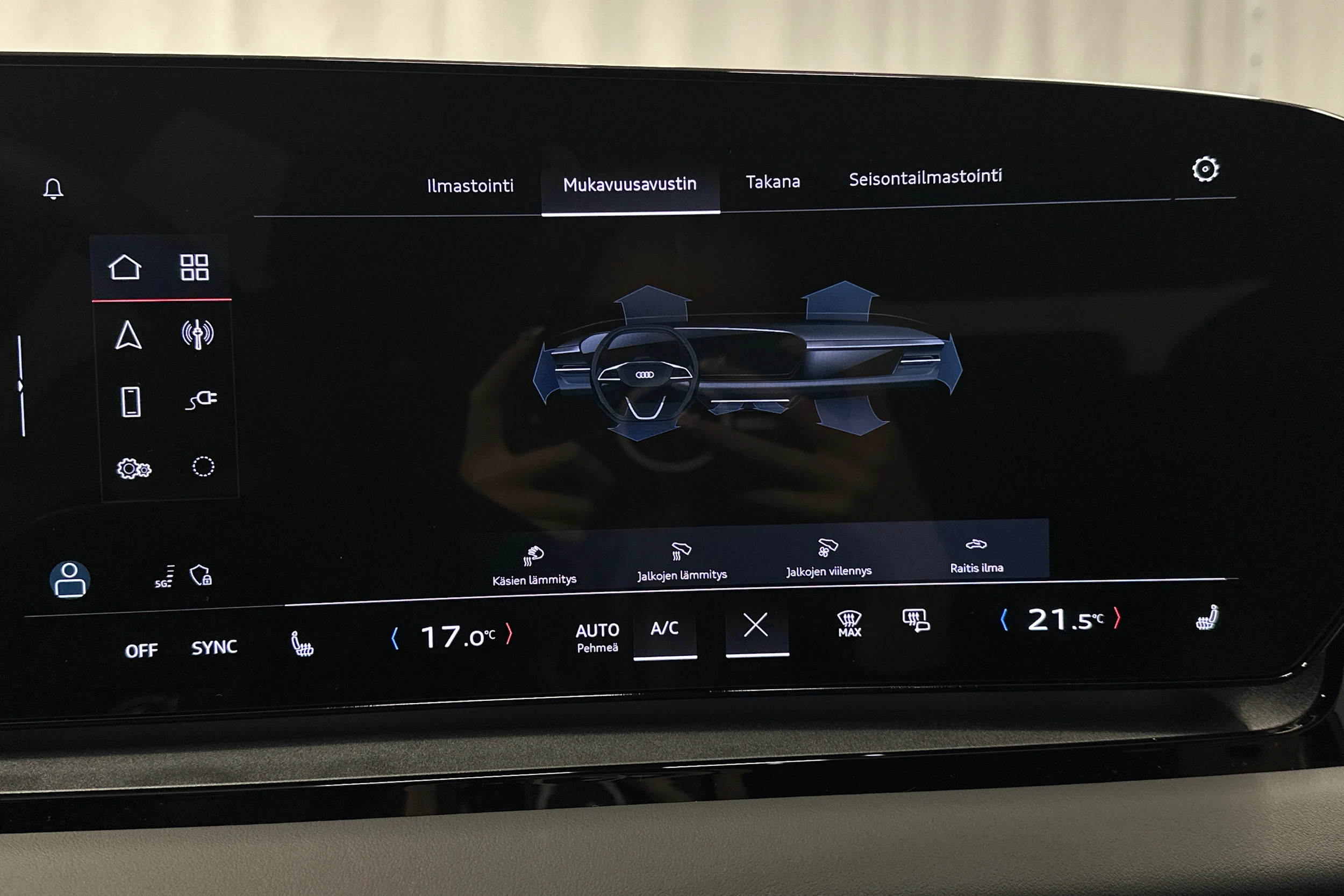 punainen Audi Q6 e-tron 2025 kuva 30.