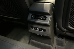 punainen Audi Q6 e-tron 2025 kuva 36.