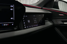 punainen Audi Q6 e-tron 2025 kuva 37.